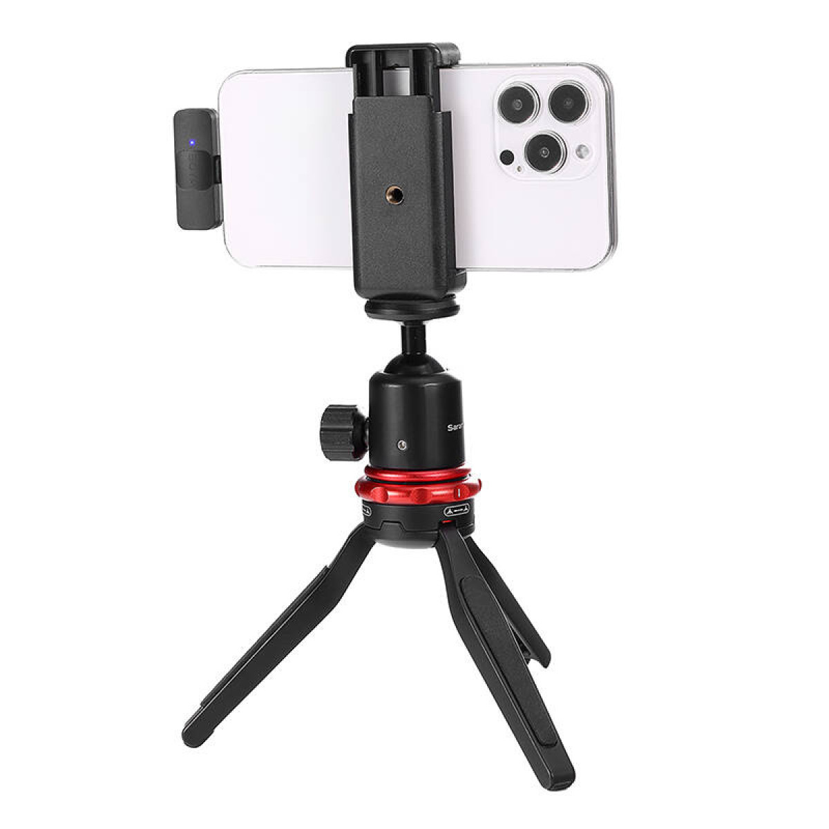 Un smartphone con un micrófono en un mini trípode.