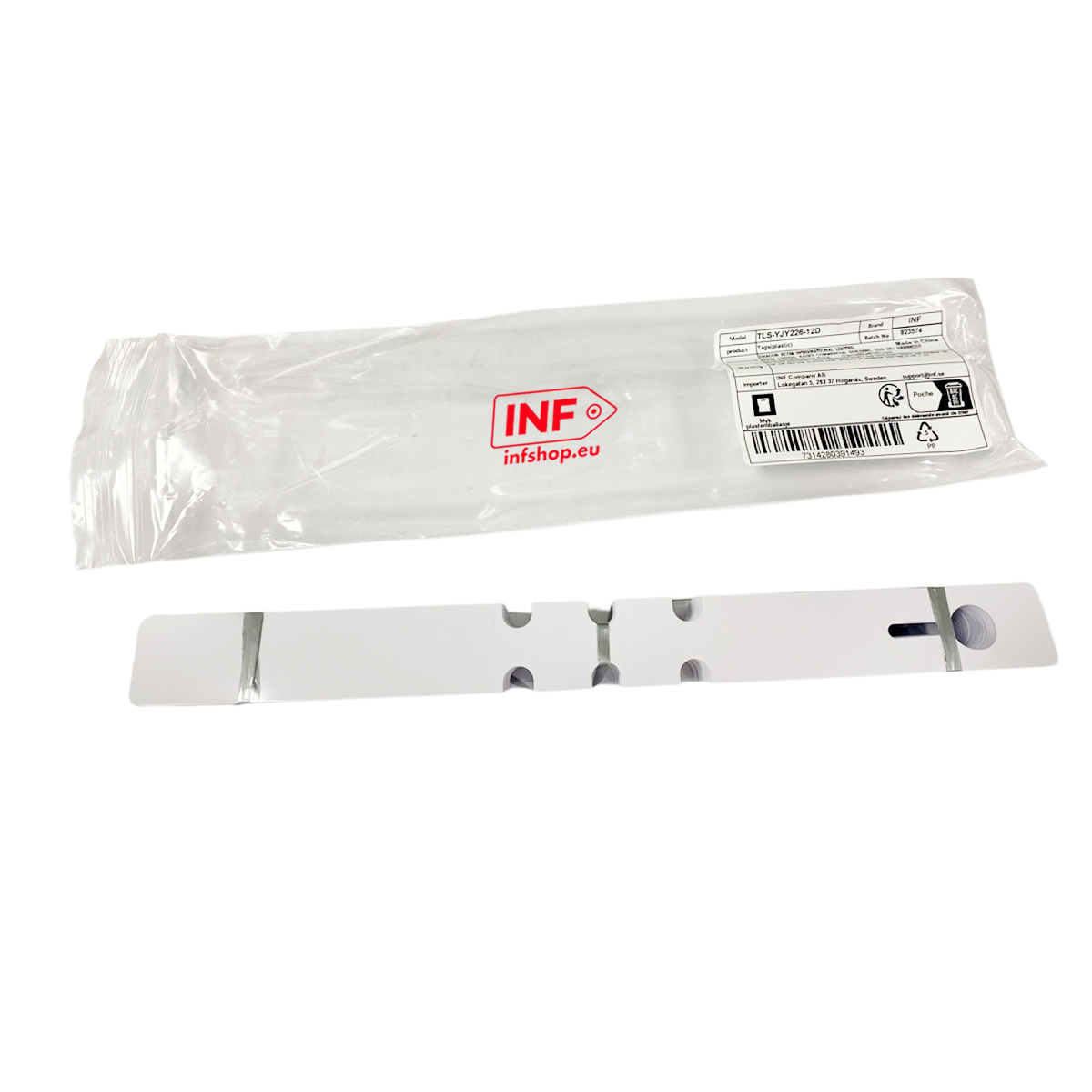 INF-Logo und Produktetikett in Plastikverpackung über weißem Plastik-Tag.