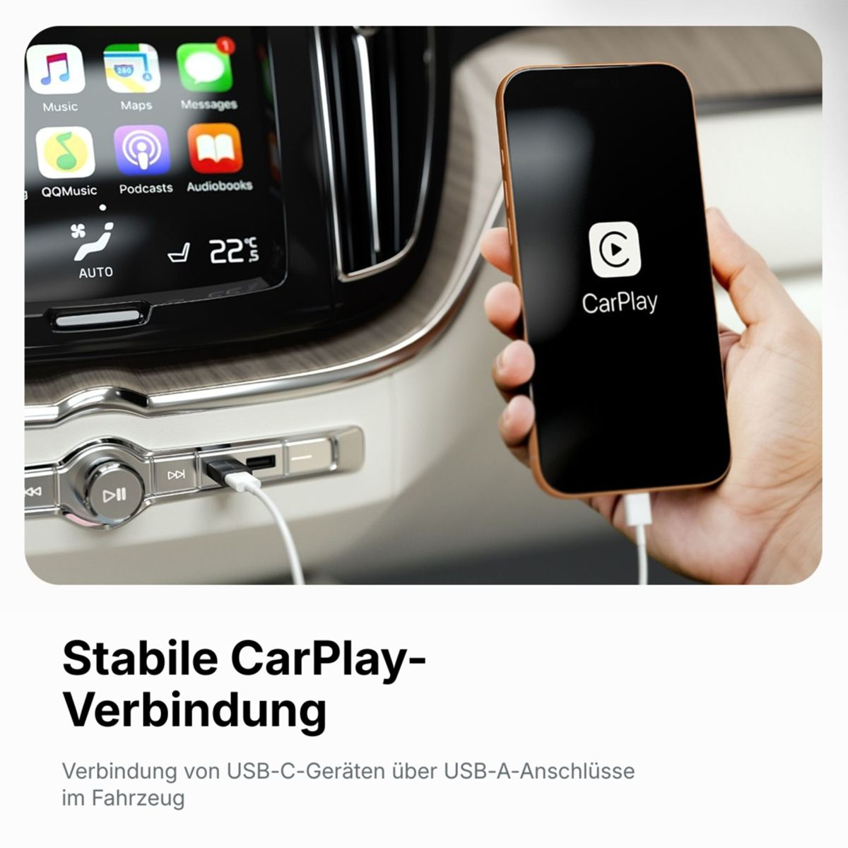 Un iPhone con CarPlay viene collegato via USB a un'auto.