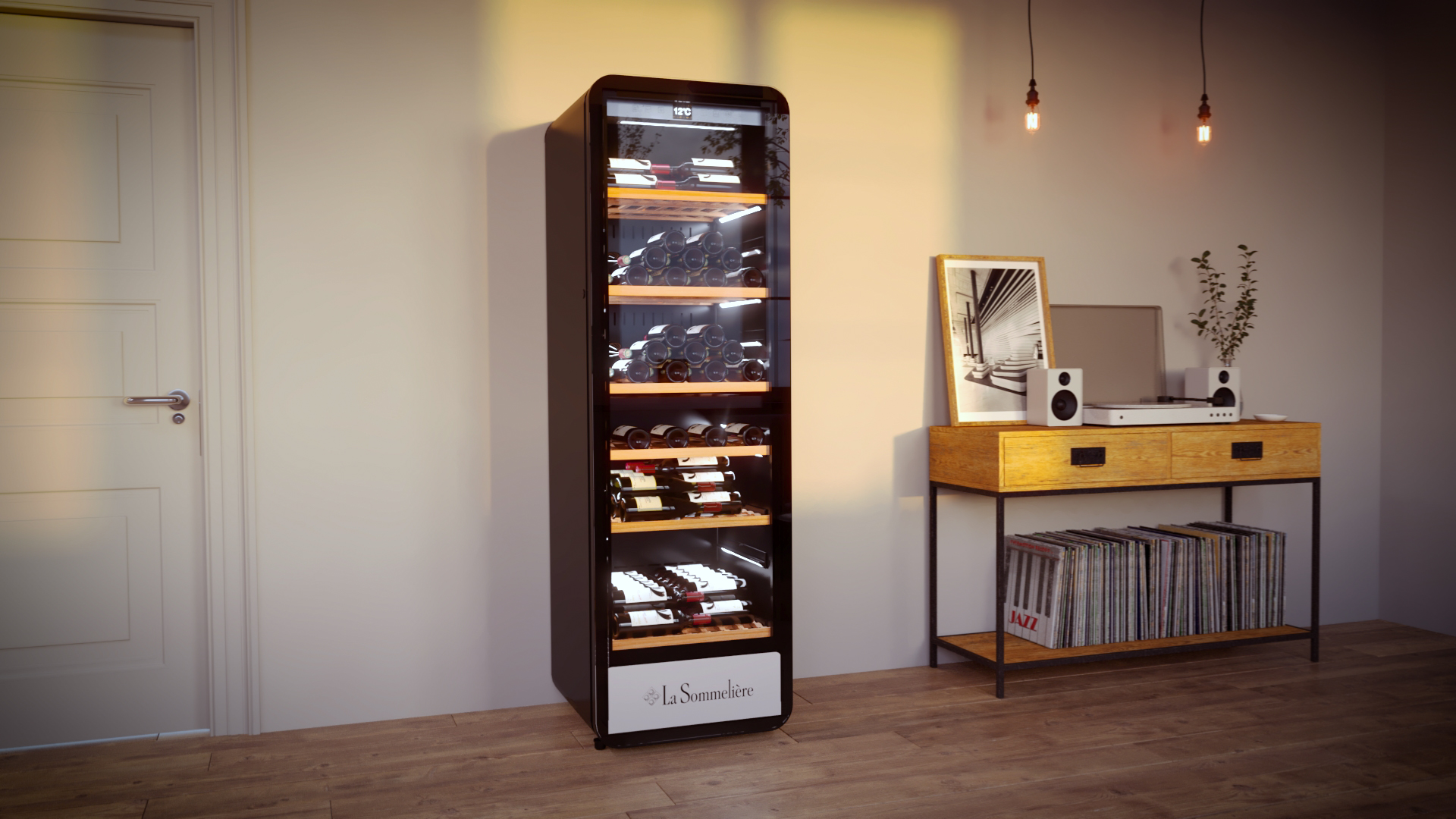 Ein vertikaler Weinkühlschrank mit Flaschen und ein Sideboard mit Plattenspieler.