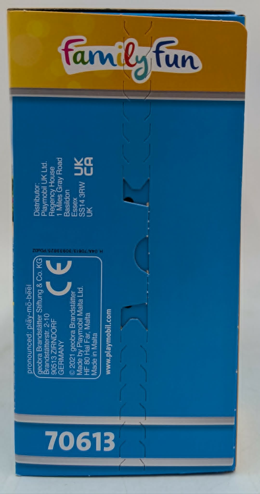 Niebieskie pudełko z logo "Family Fun", znakiem CE i numerem produktu 70613.