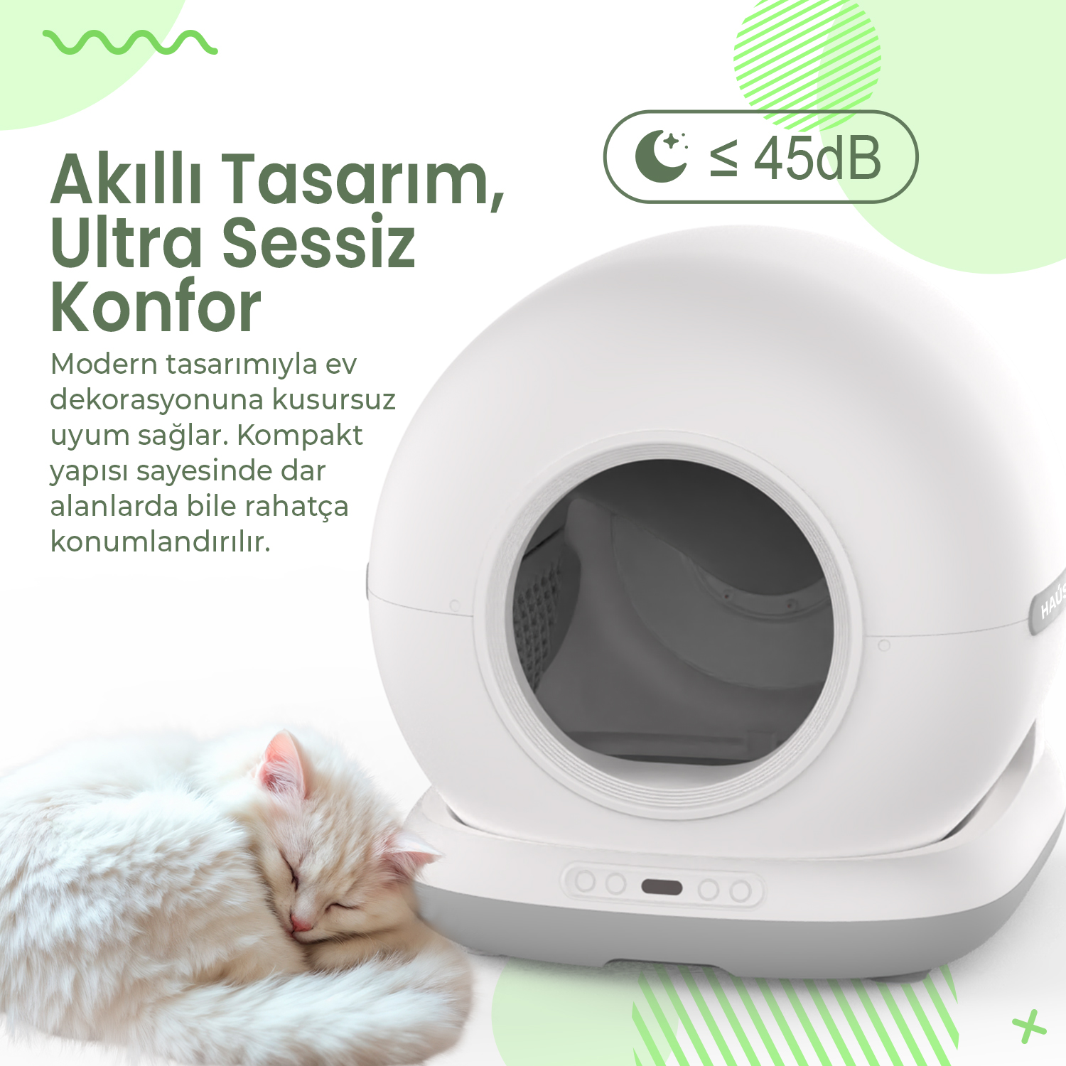 Beyaz bir kedi, beyaz, modern ve sessiz bir kedi tuvaletinin yanında uyuyor.
