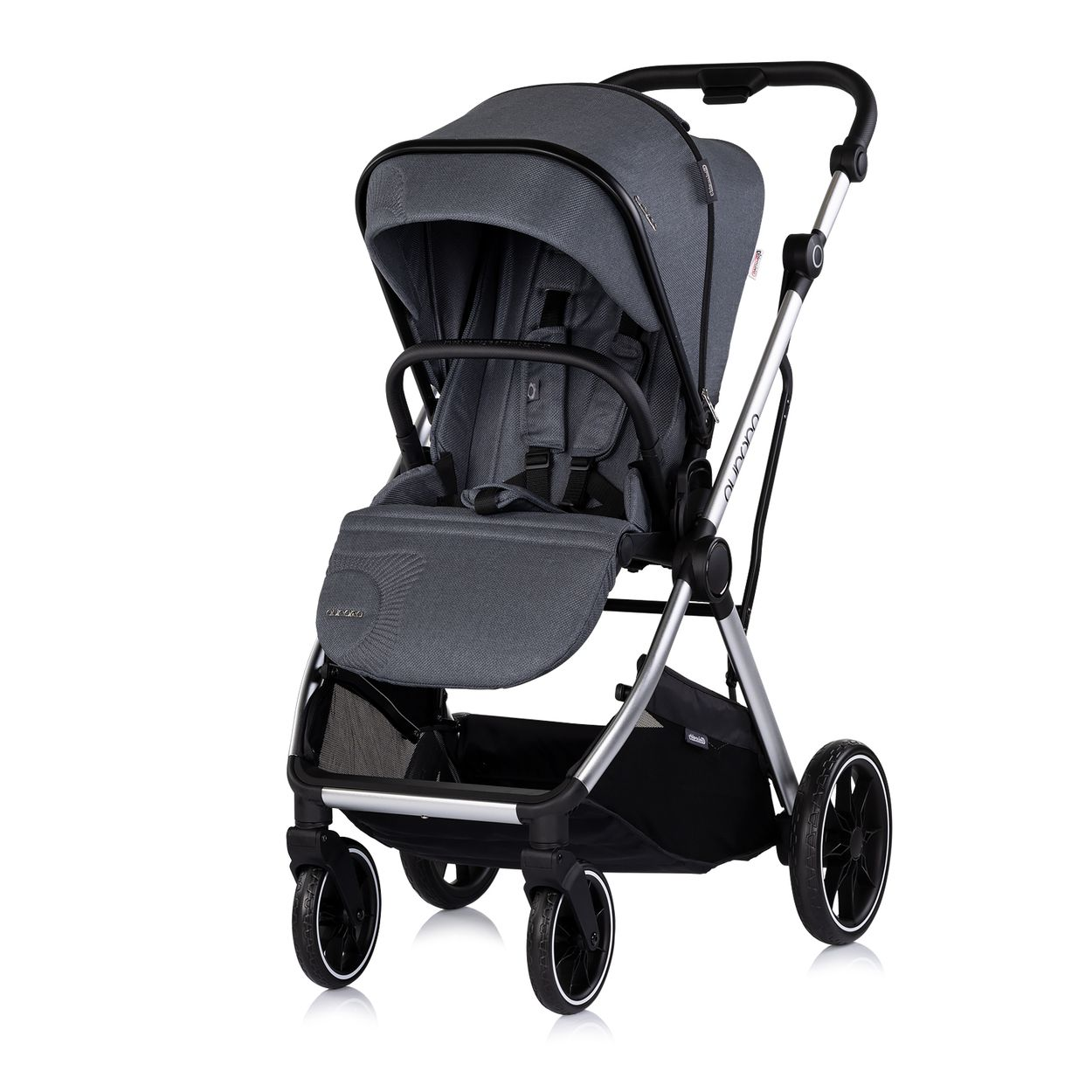 Ein grauer Kinderwagen mit silbernem Rahmen und schwarzen Rädern.