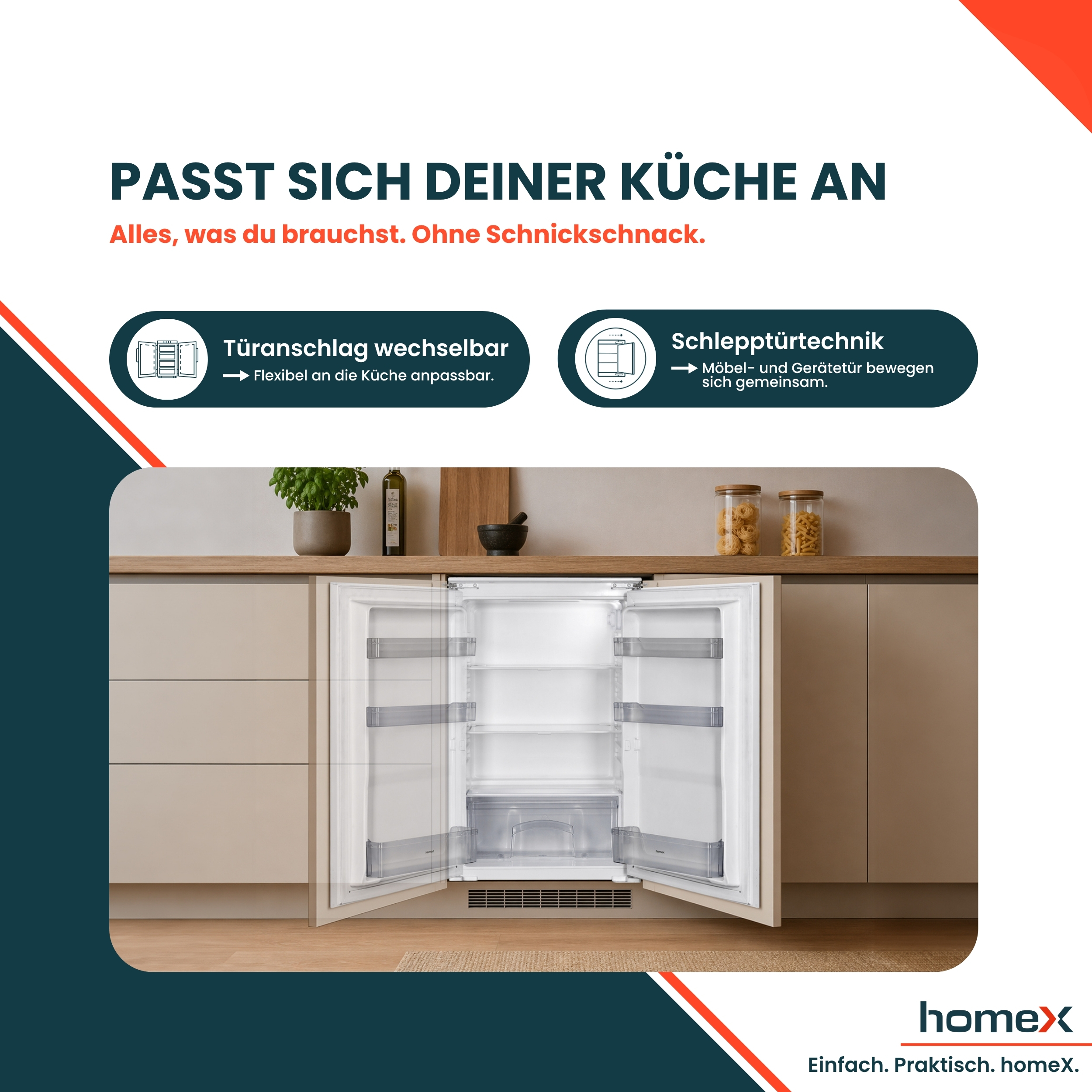 Einbaukühlschrank mit offenen Türen, zeigt Innenleben und Küche.