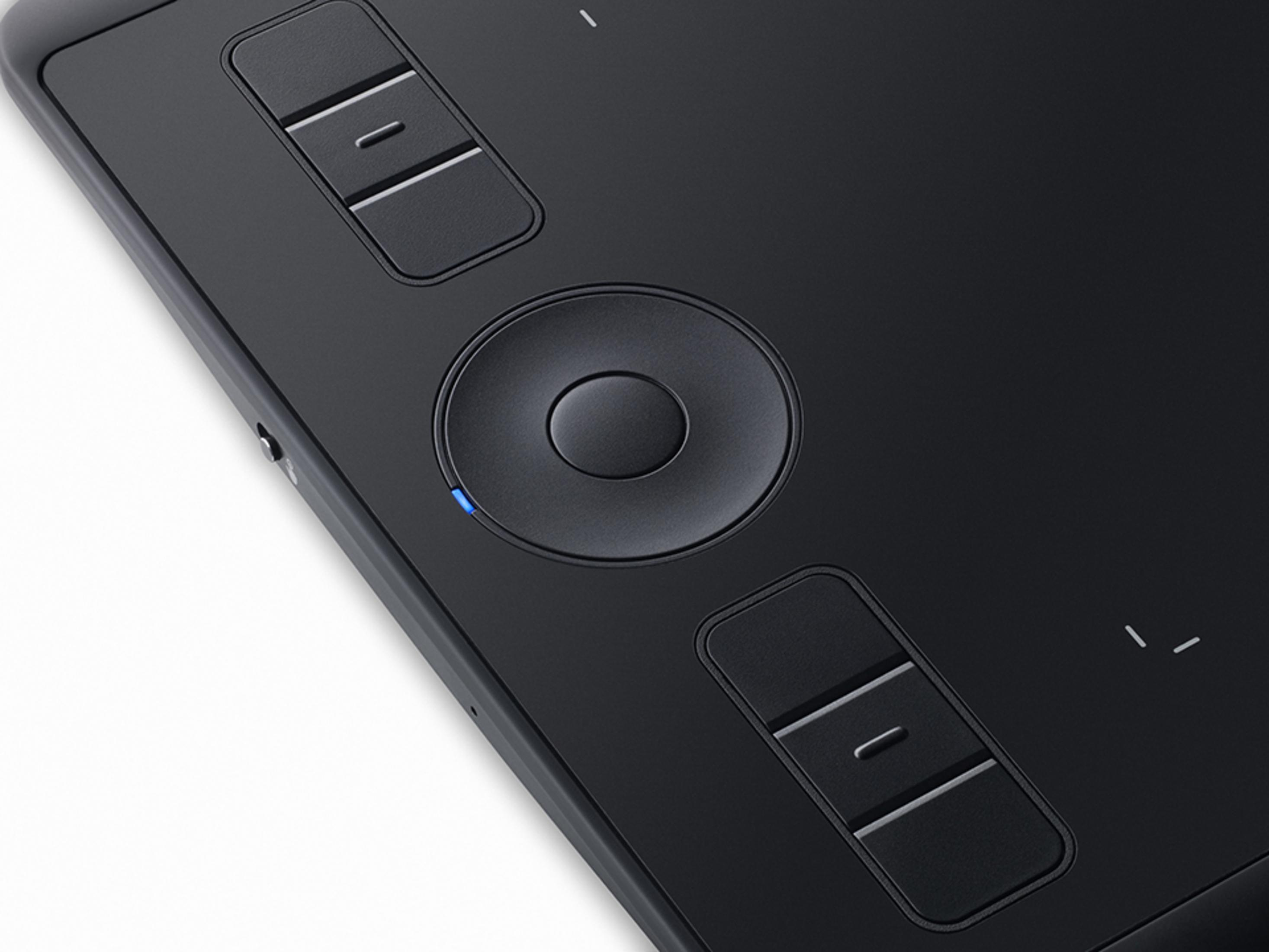 Nahaufnahme eines schwarzen Grafiktabletts mit Tasten und einem Touchpad.