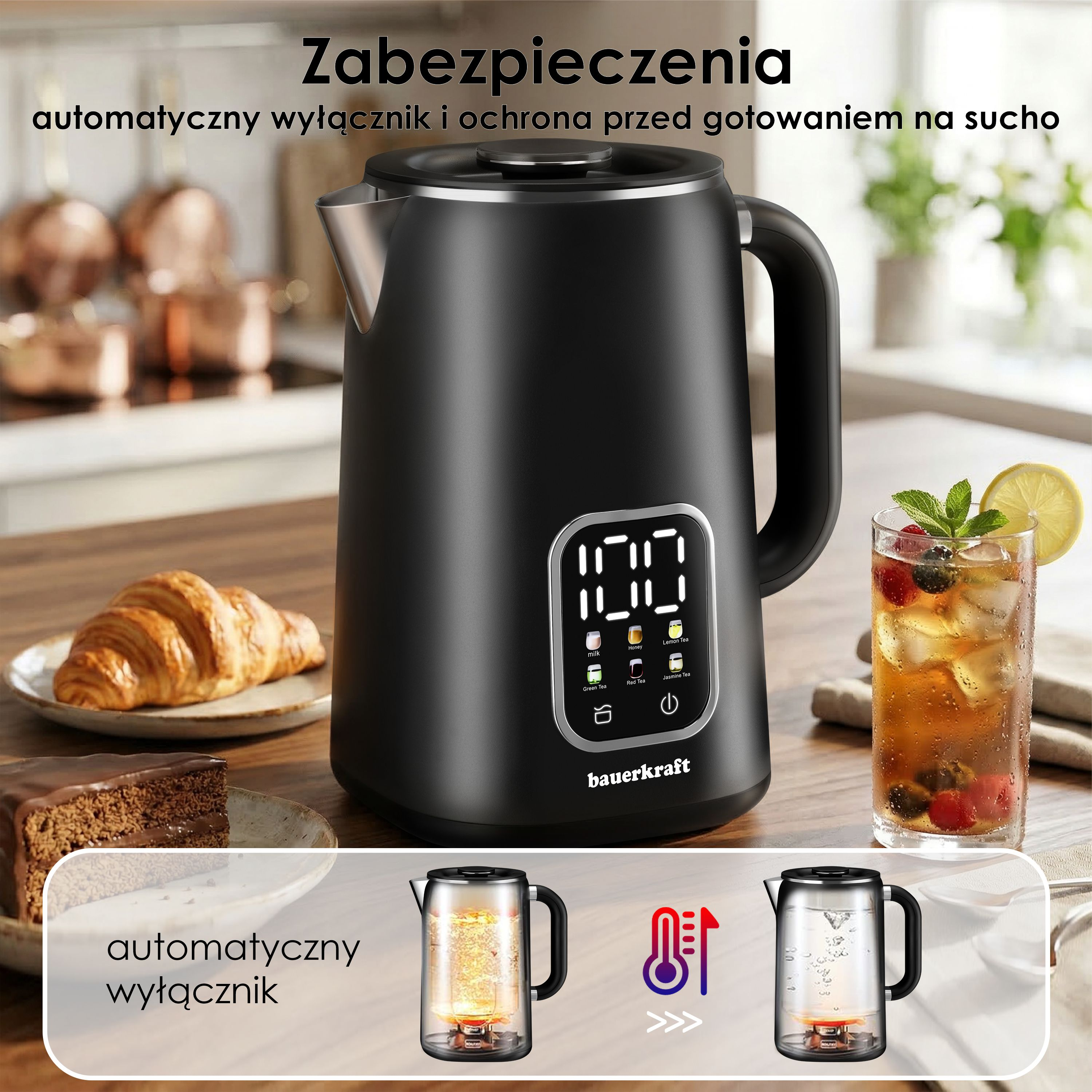 Czajnik elektryczny z cyfrowym wyświetlaczem, obok szklanka mrożonej herbaty, croissant i kawałek ciasta.