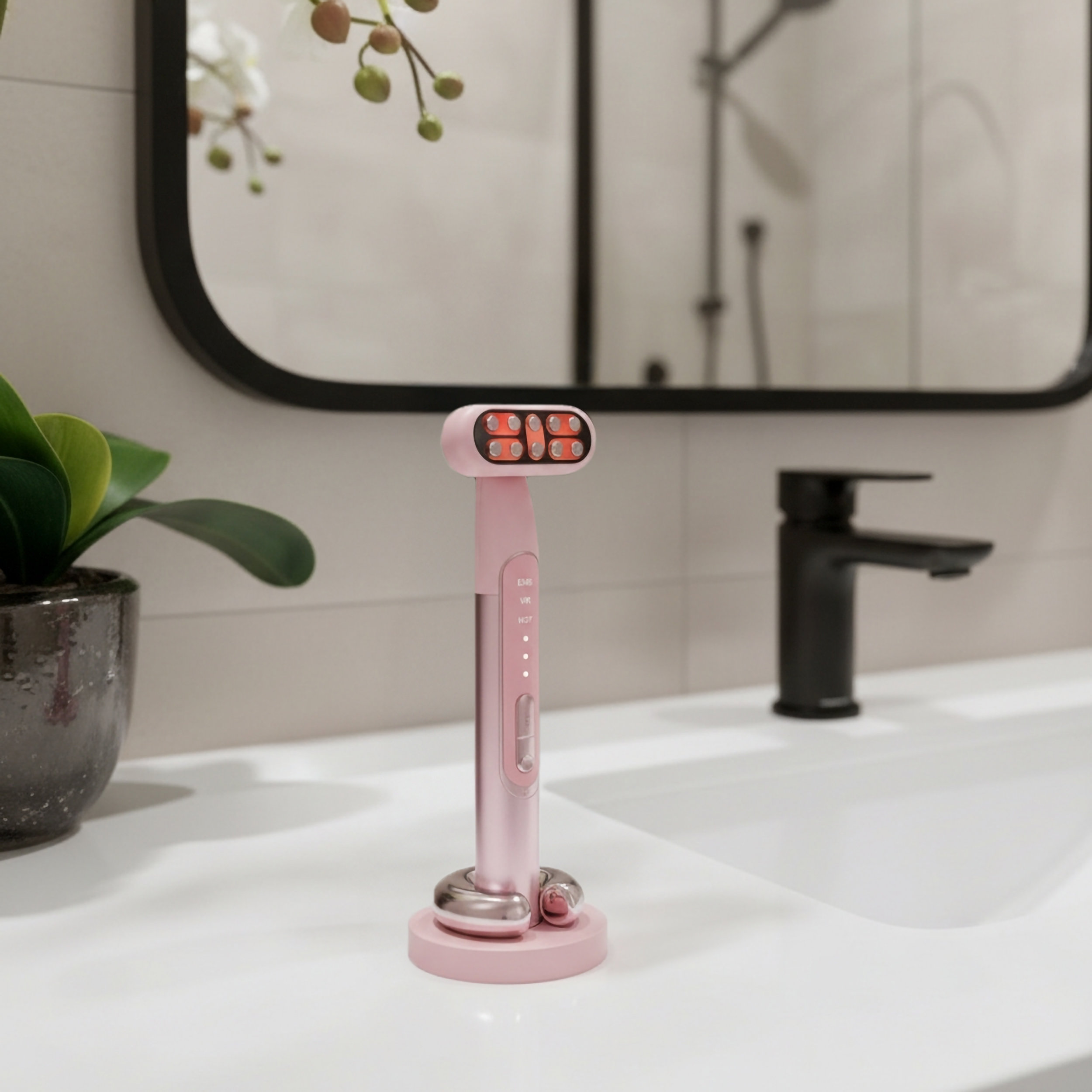 Un rodillo de belleza rosa con luces sobre un lavabo blanco.