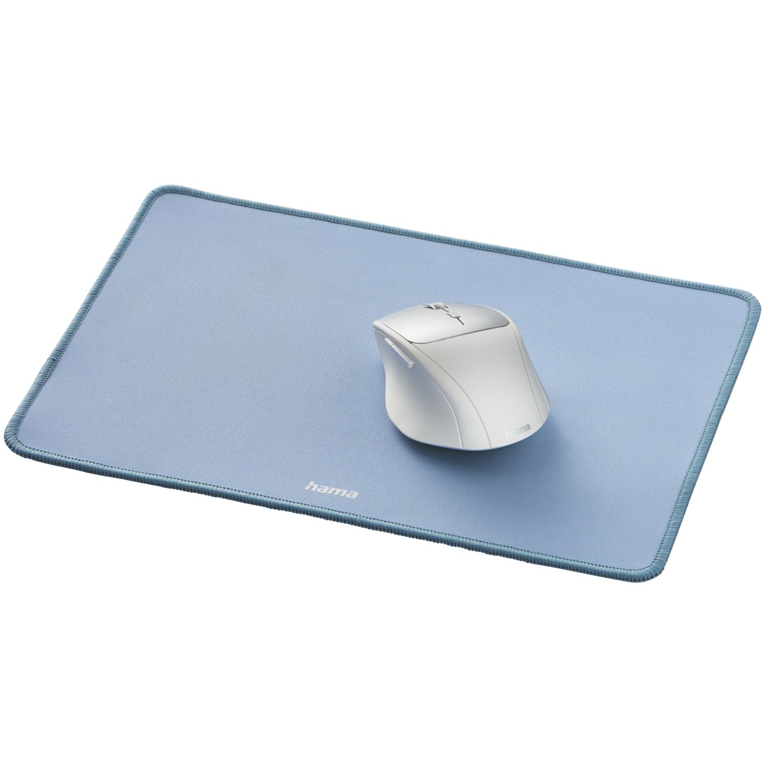 Weiße Maus auf einer hellblauen Mousepad mit Hama-Logo.