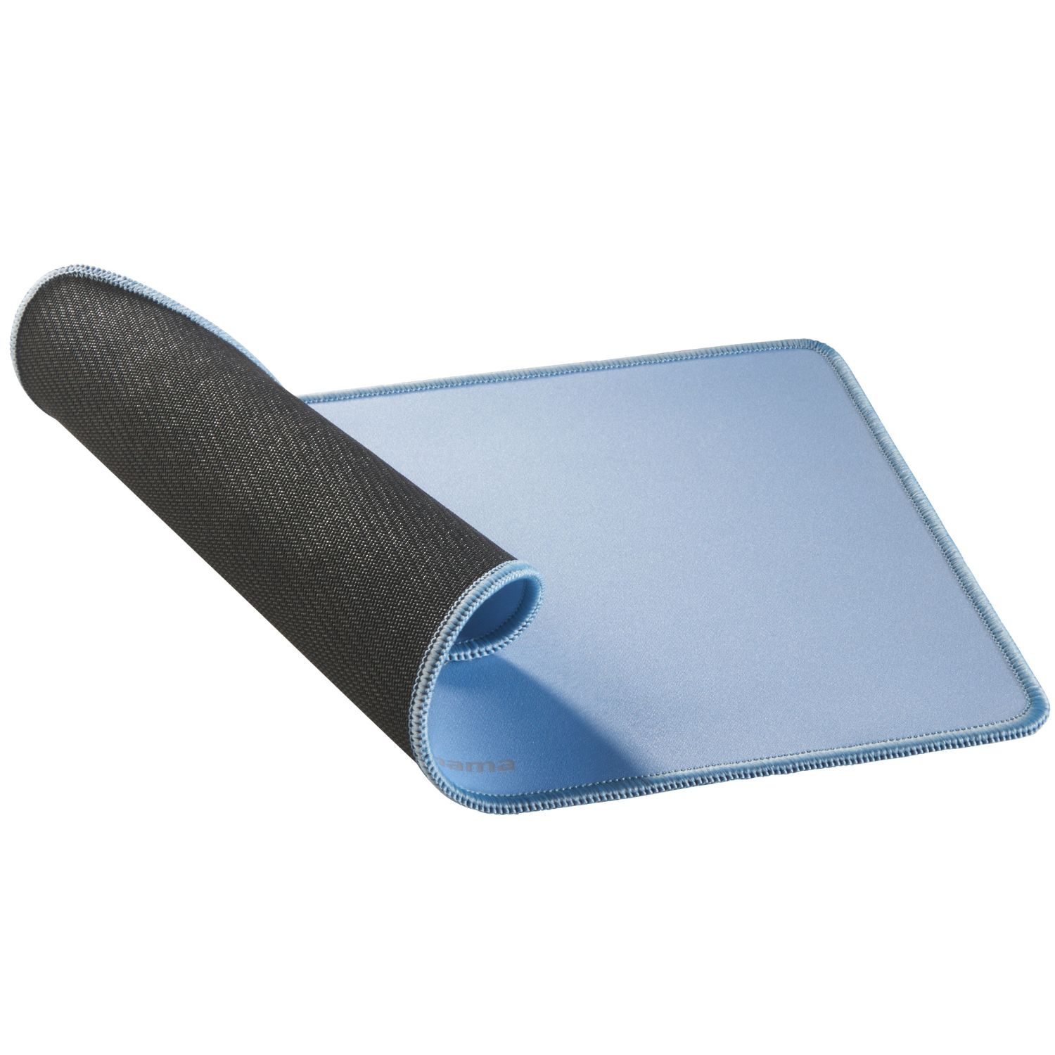 Hellblaue Mausunterlage, teilweise aufgerollt, mit schwarzer Gummiunterseite.