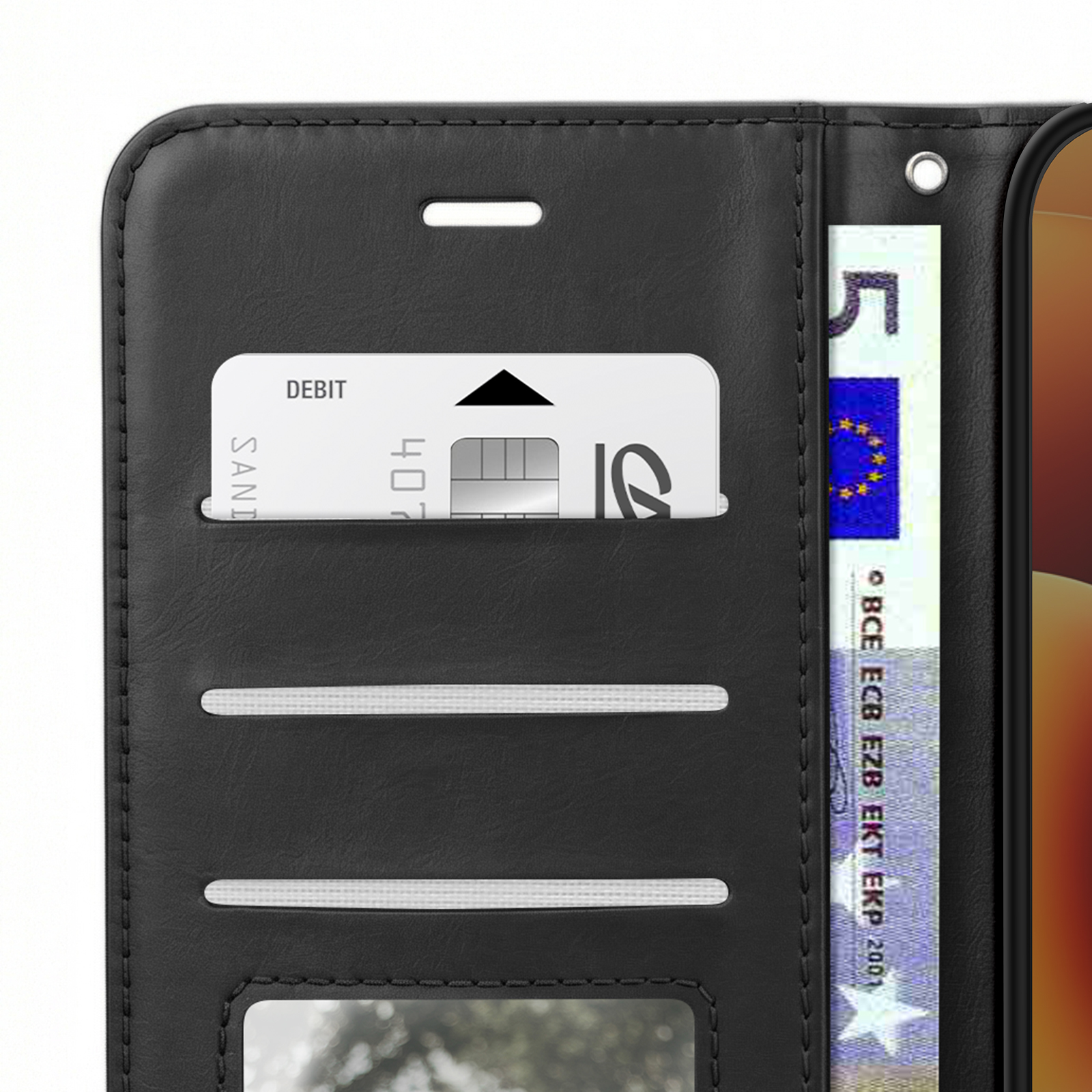 Portefeuille noir avec fentes pour cartes, une carte de débit et un billet de 5 euros.