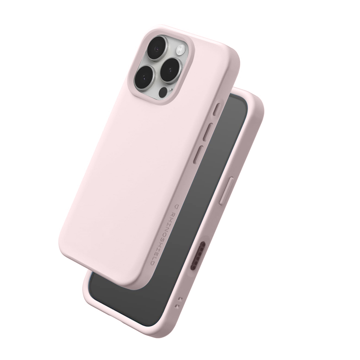 Une coque rose pâle pour iPhone avec découpe triple caméra est montrée en angle.