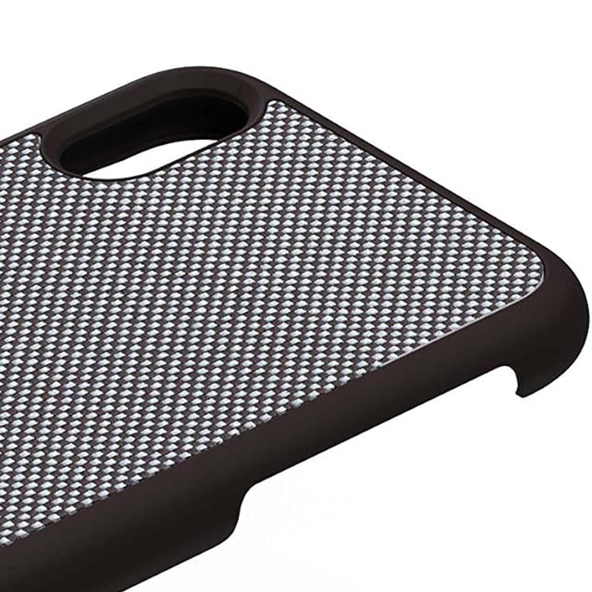 Una cover scura per telefono con motivo in fibra di carbonio e ritagli.
