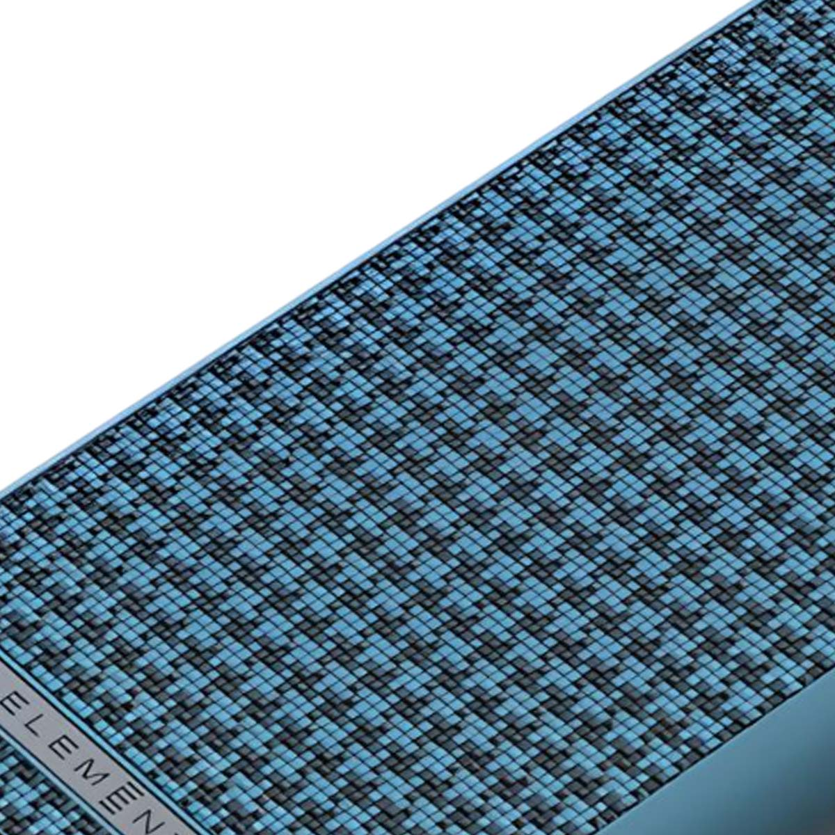Tessuto blu fantasia con testo che attraversa l'immagine in diagonale.