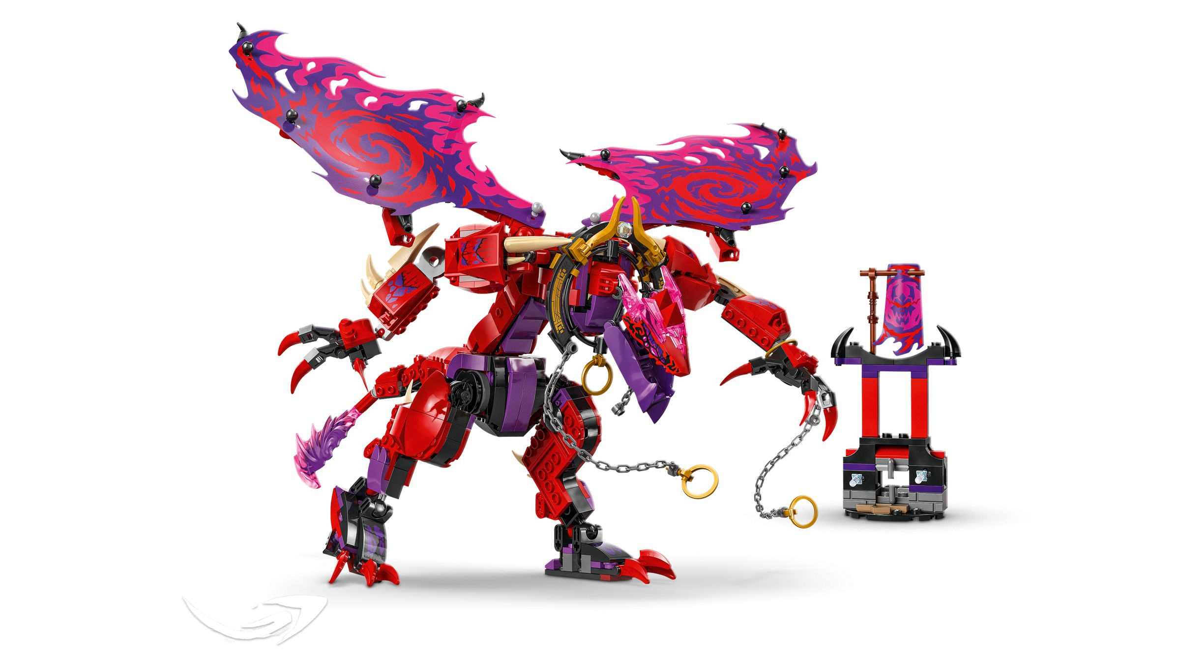 Ein roter und violetter Lego-Drache mit lila-roten Flügeln und Ketten, daneben eine Säule mit einem Banner.