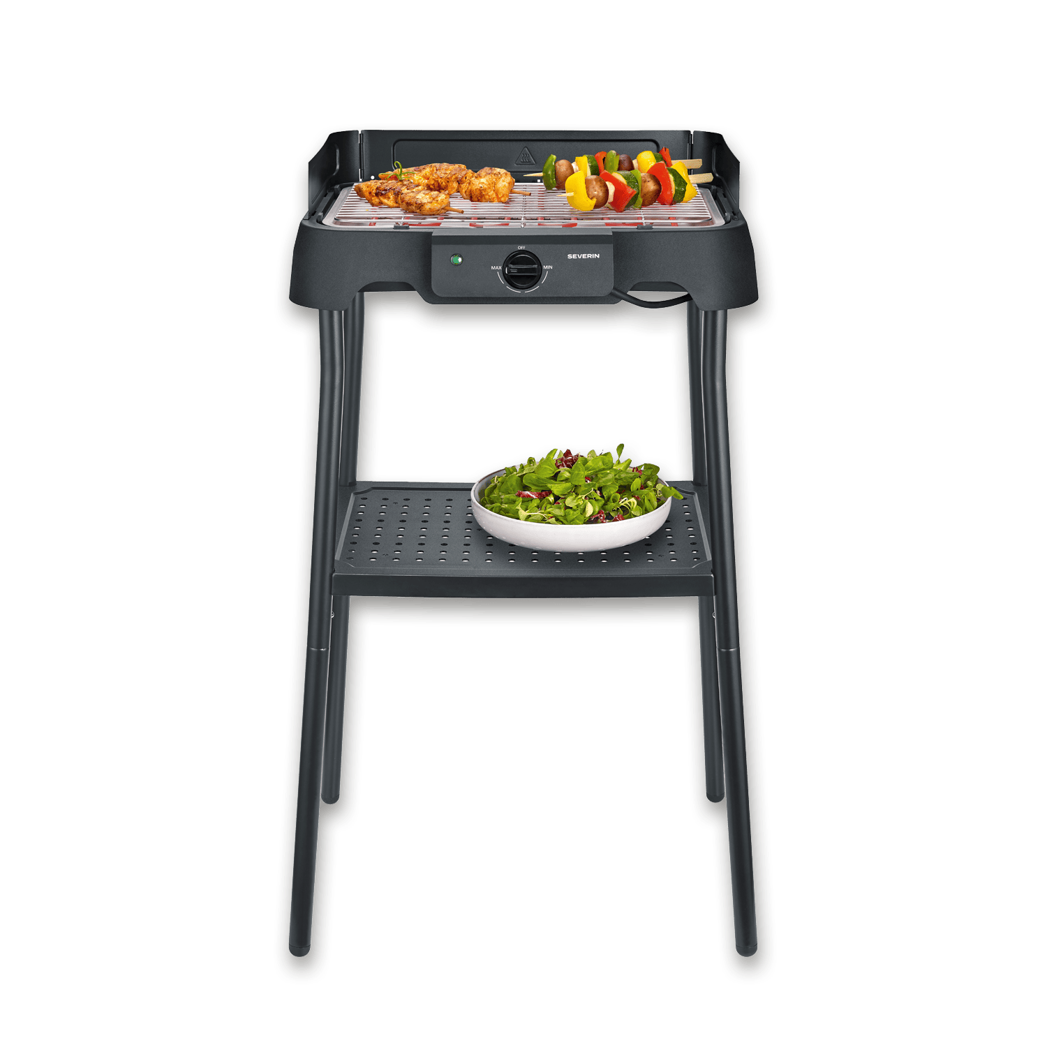 Ein schwarzer Elektrogrill mit Fleischspießen und Salat.