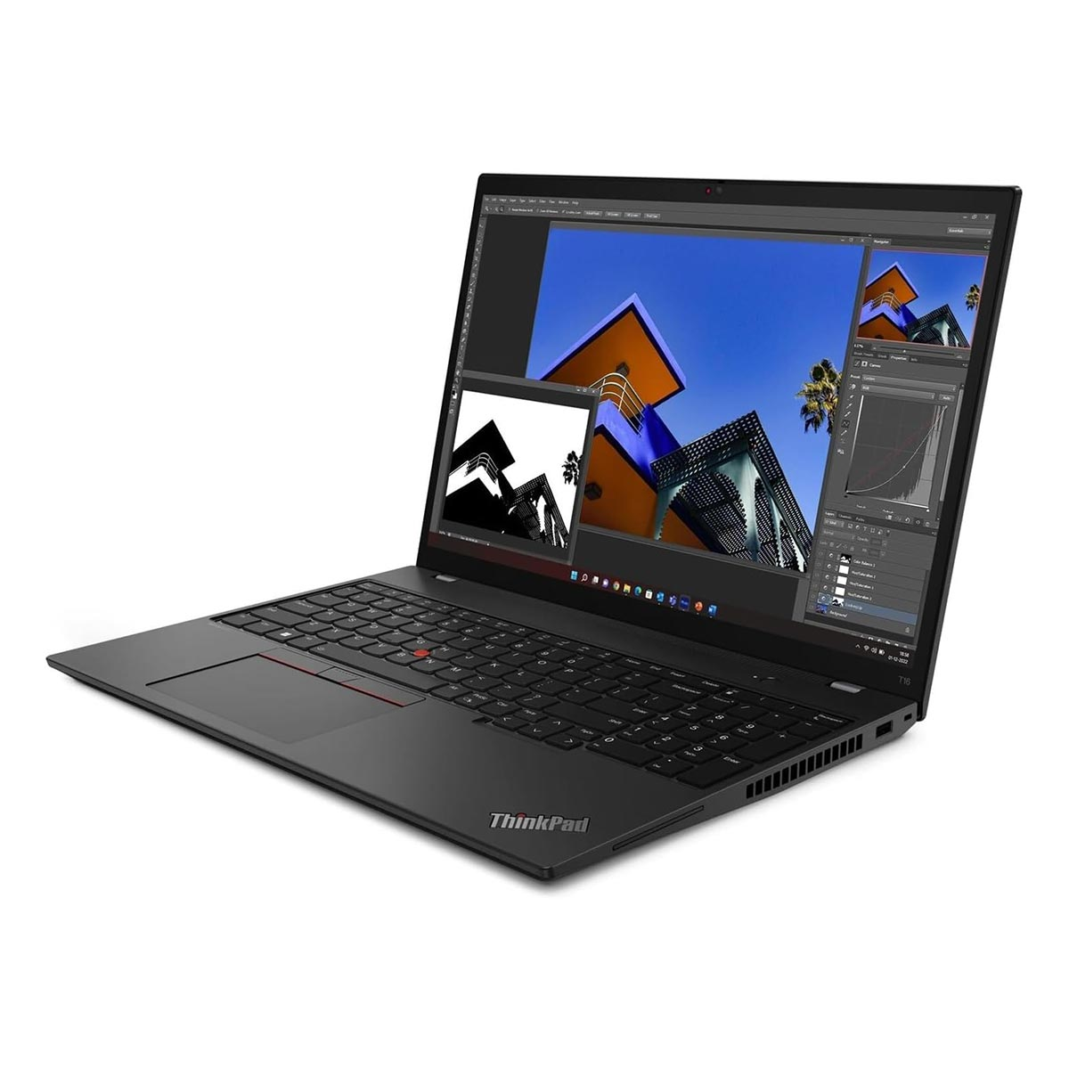 Czarny laptop z logo ThinkPad, wyświetlający interfejs oprogramowania do edycji.