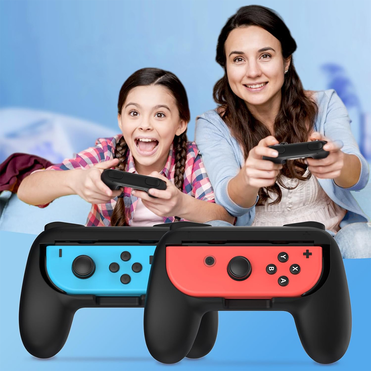 Madre e figlia giocano con entusiasmo ai videogiochi con controller.