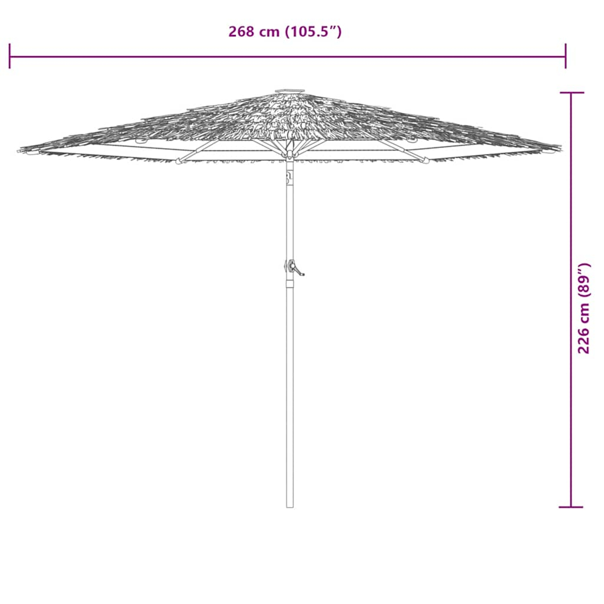 Un ombrellone con tetto di paglia, largo 268 cm e alto 226 cm.