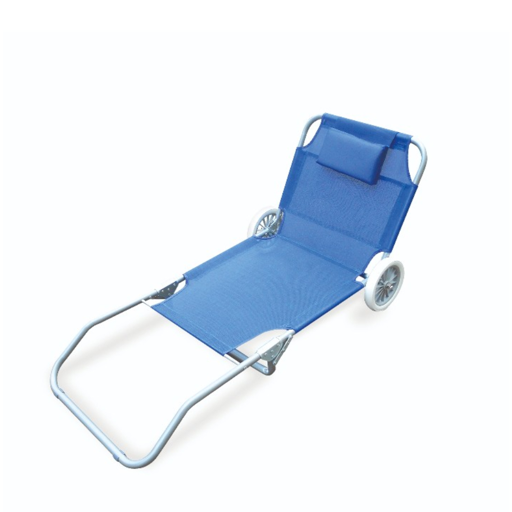 Sdraio blu da spiaggia con ruote e cuscino, su sfondo bianco.