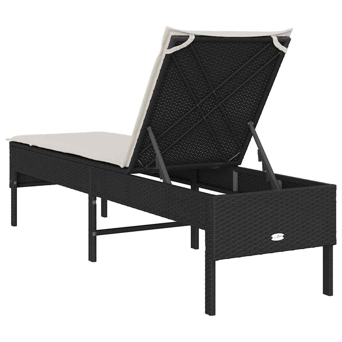 Schwarze Rattan-Liege mit verstellbarer Rückenlehne und cremefarbener Polsterung.