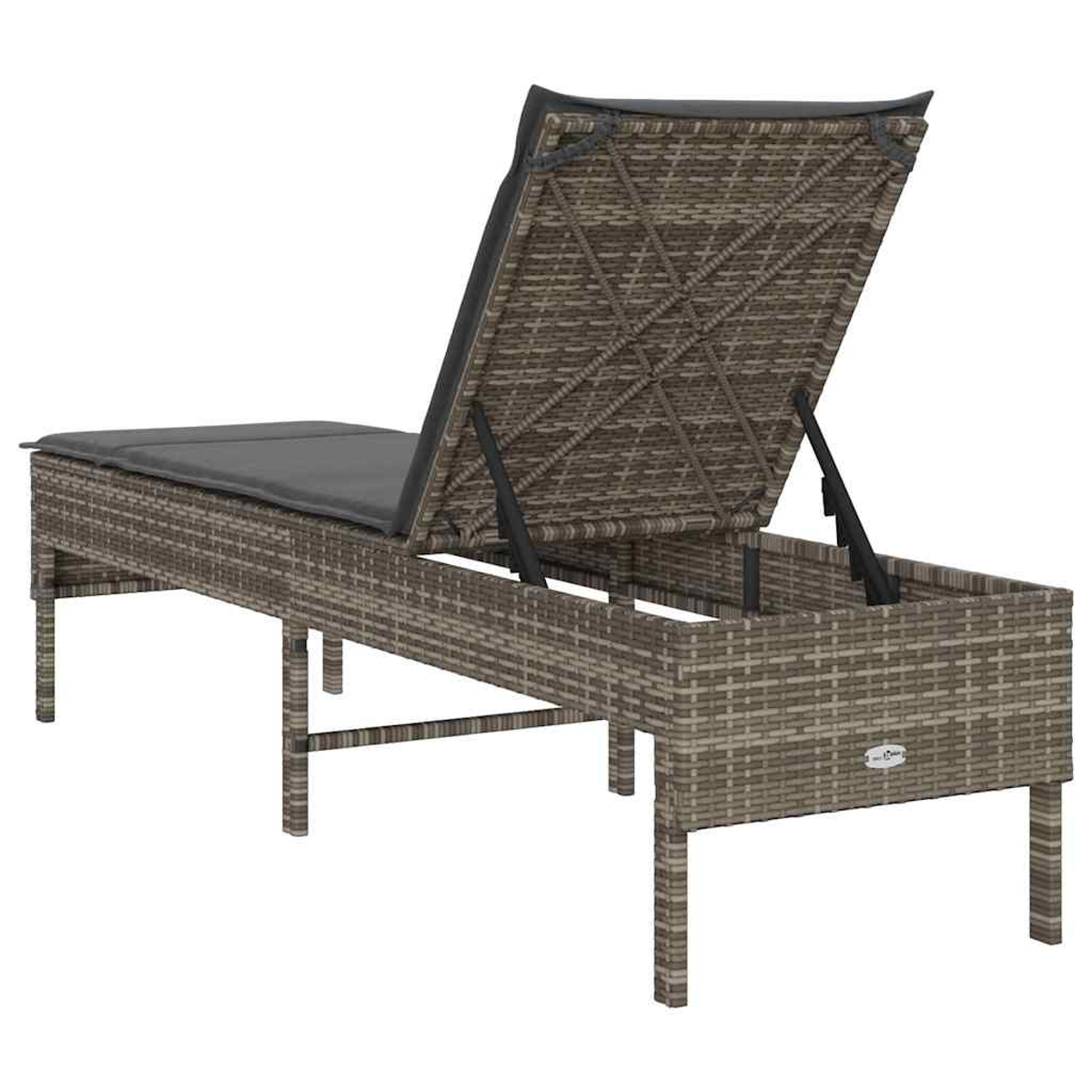 Lettino prendisole in rattan marrone con schienale regolabile.