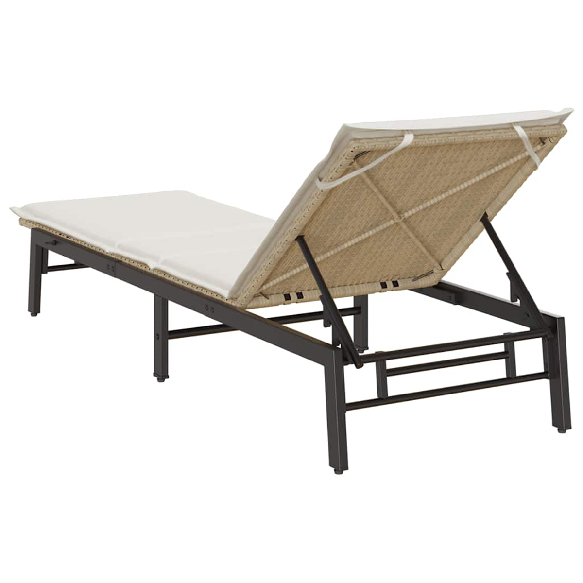 Lettino regolabile con cuscino bianco e rattan intrecciato marrone.