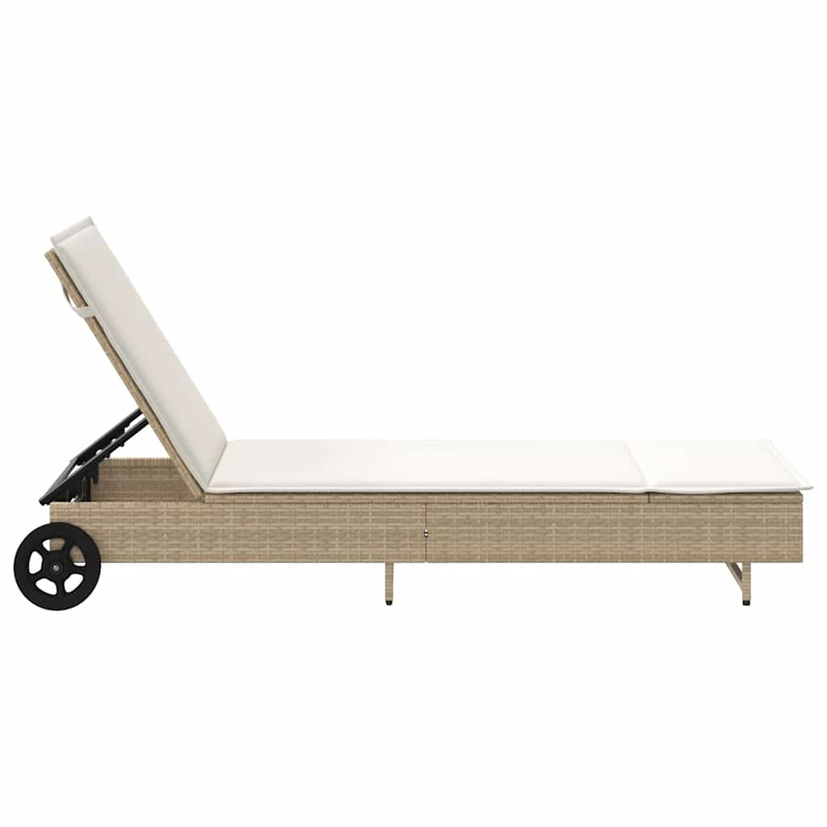 Un lettino prendisole in rattan color cuoio con cuscino bianco e ruote.