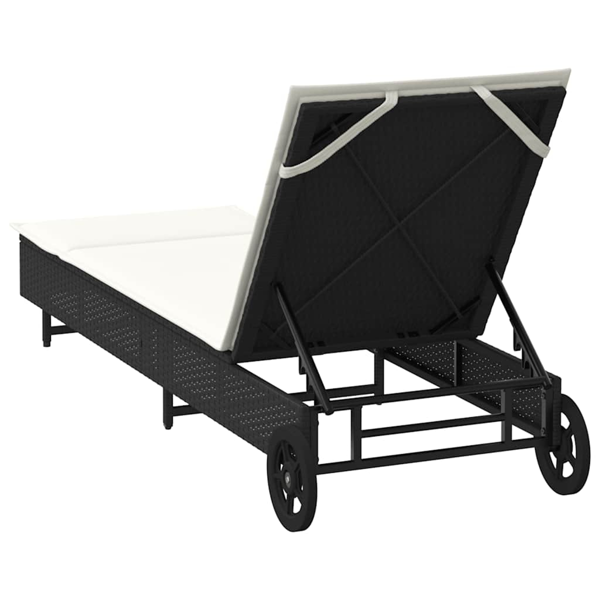 Una chaise longue in rattan nero con cuscino bianco e schienale regolabile su ruote.