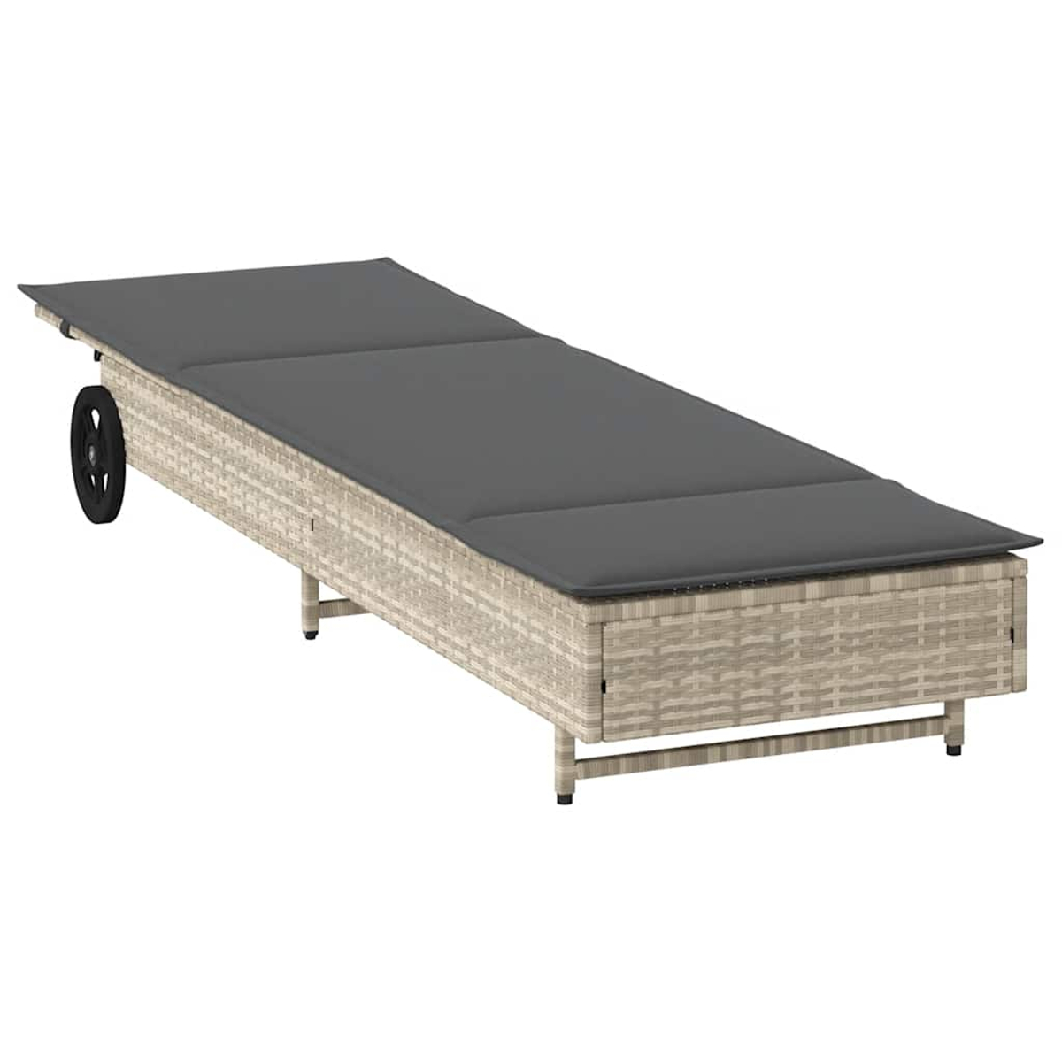 Una chaise longue in vimini con cuscino grigio e ruote.