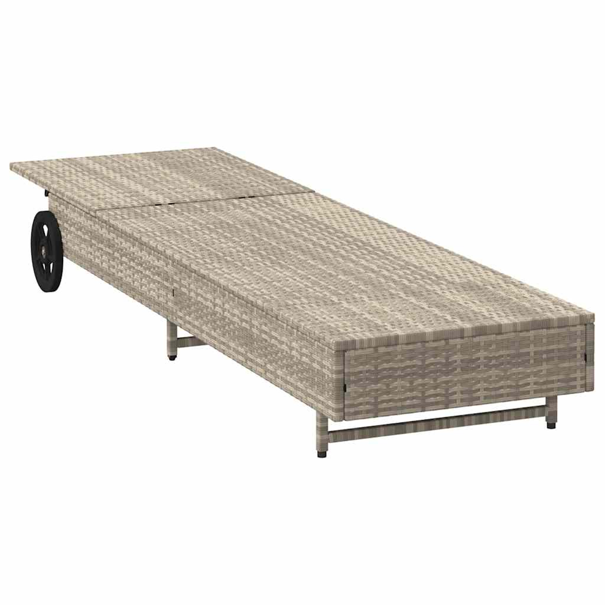 Lettino prendisole in rattan grigio con schienale e ruote, isolato su bianco.
