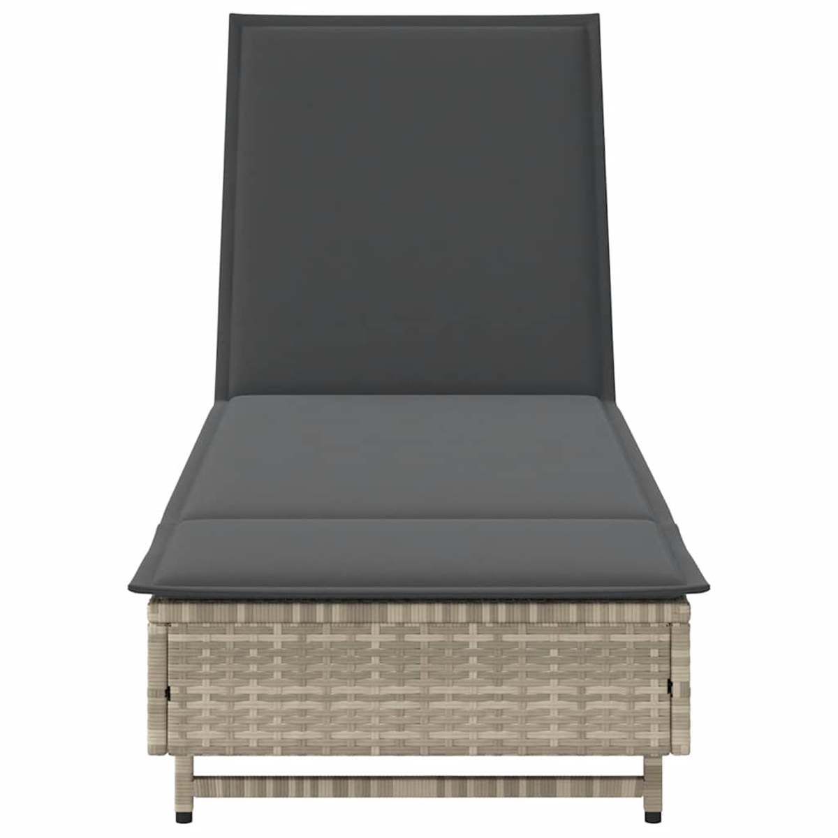 Chaise longue in rattan grigio con schienale e cuscino regolabili.