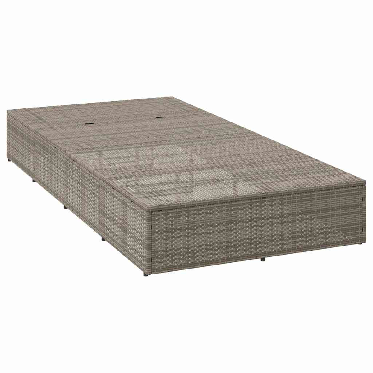 Ein rechteckiger, grauer Rattan-Tisch mit Glasplatte.