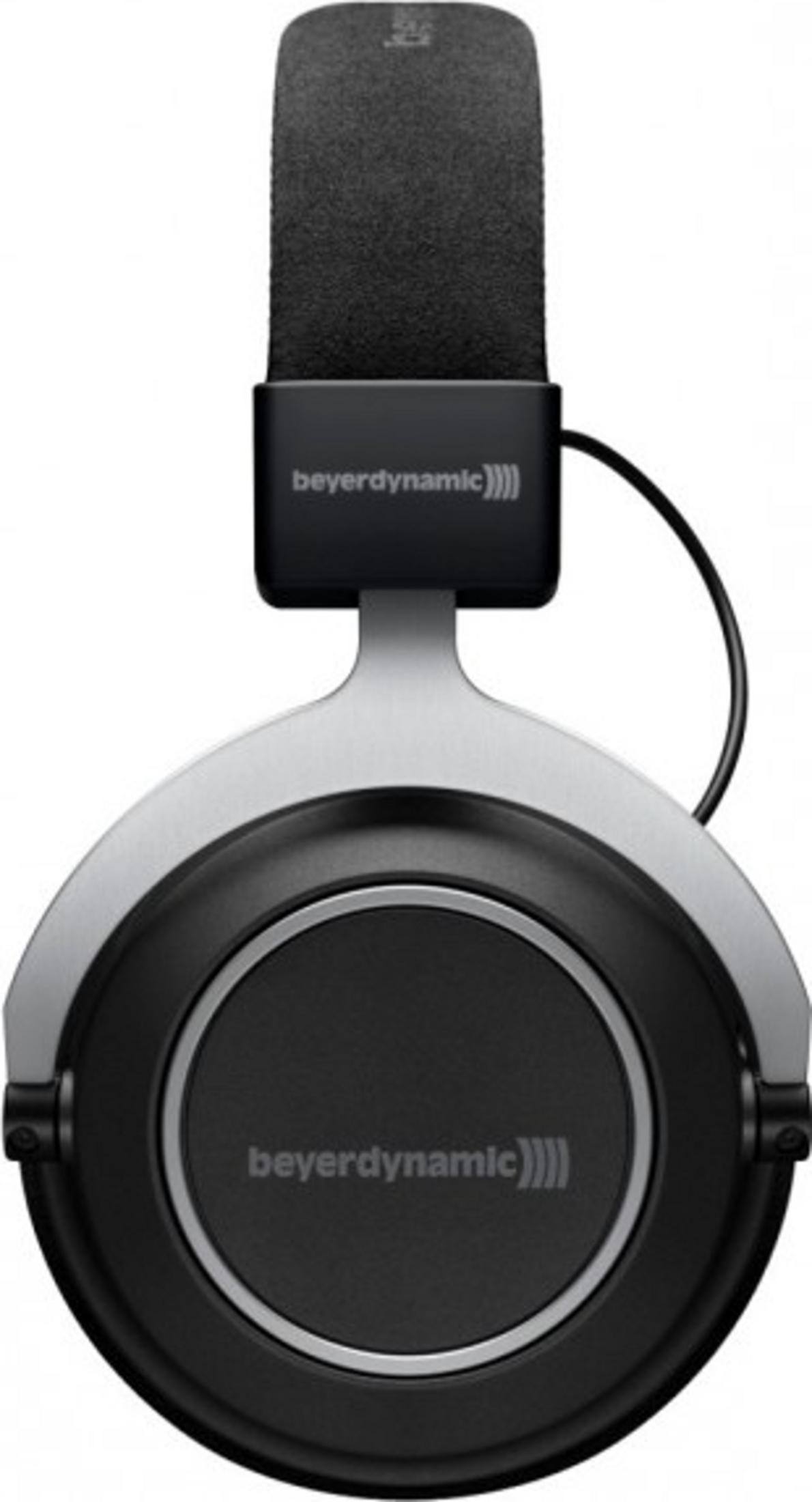 Schwarze Beyerdynamic Kopfhörer mit silbernen Akzenten auf weißem Hintergrund.
