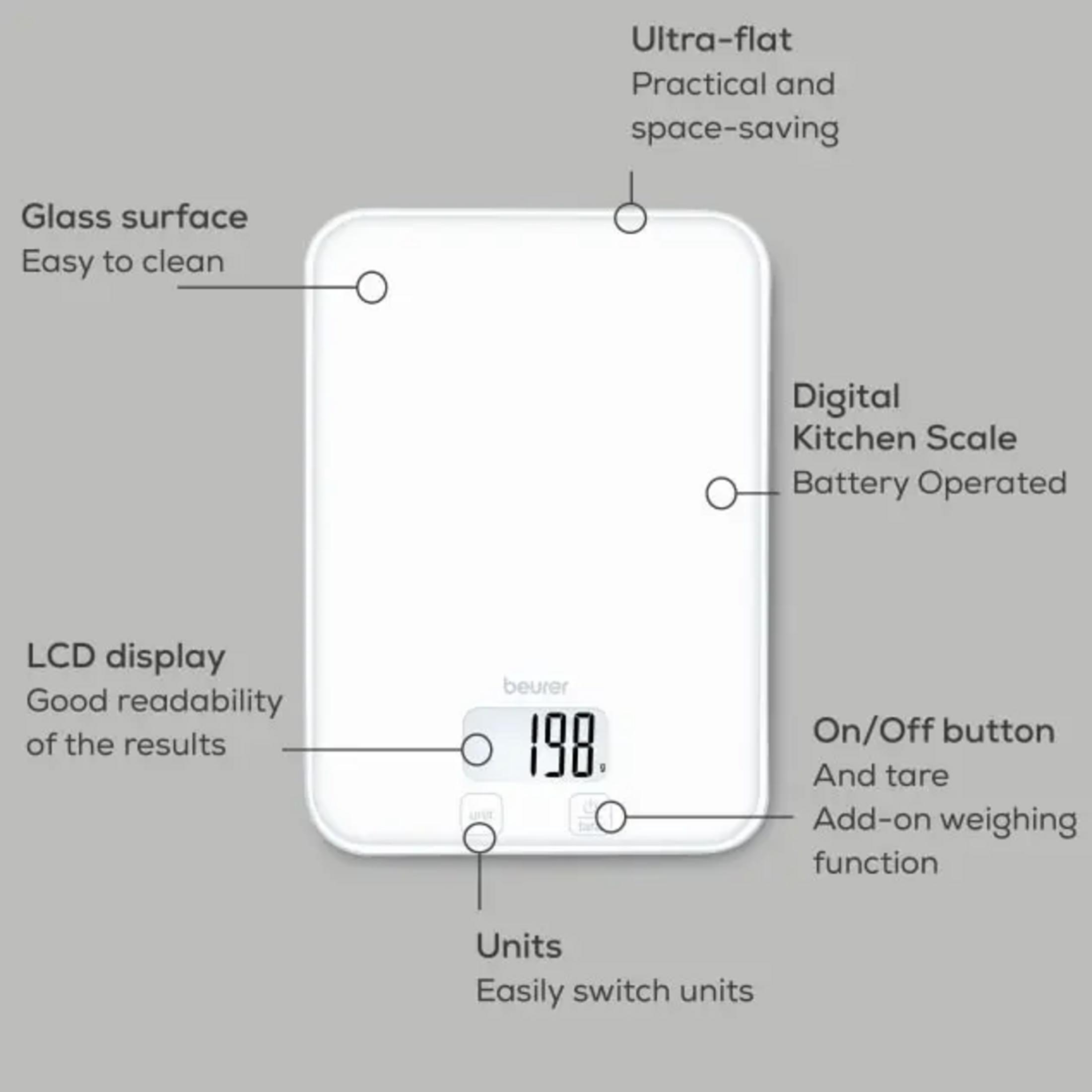 Bilancia da cucina digitale bianca con superficie in vetro e display LCD.