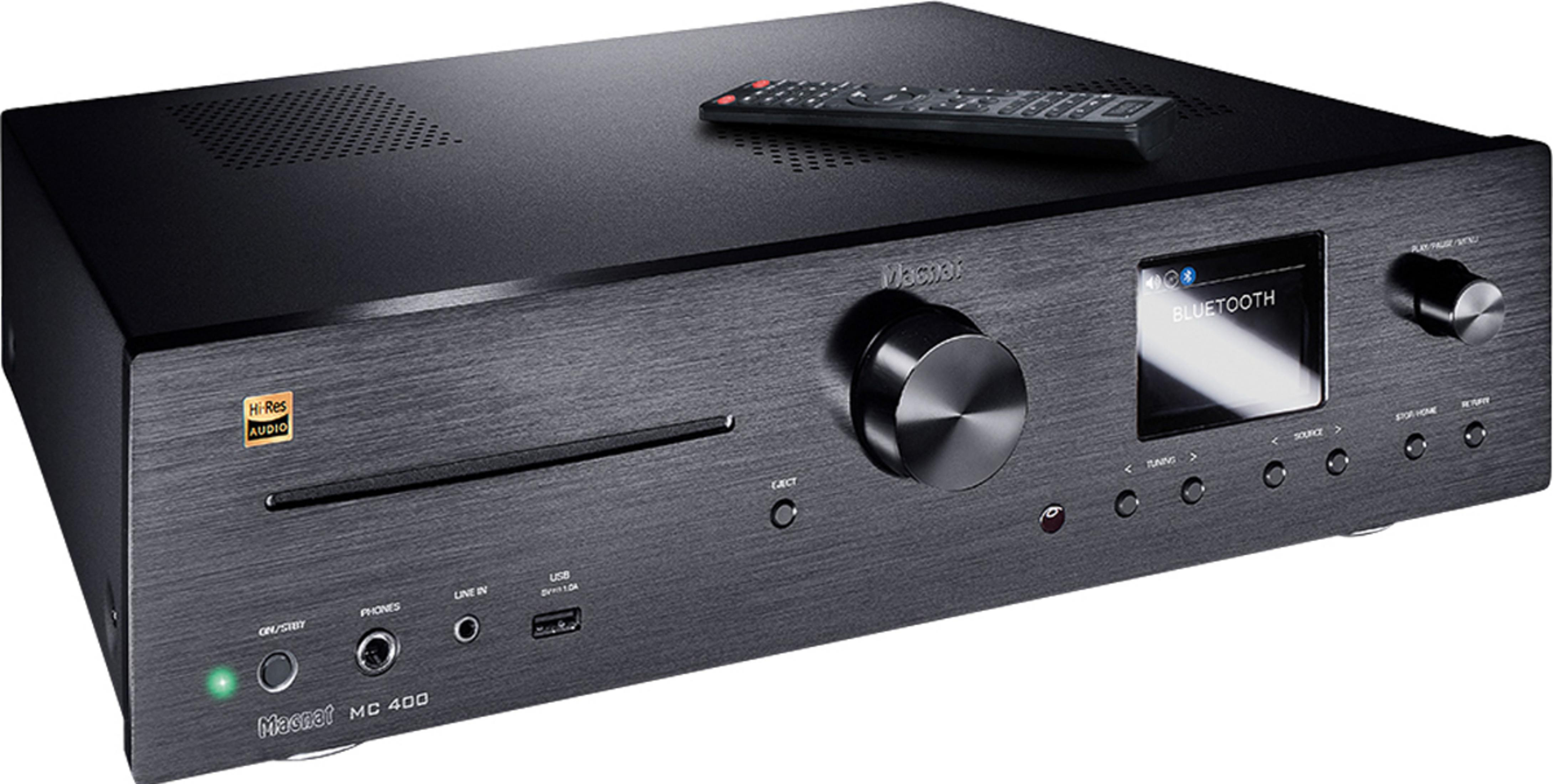 Ein schwarzer Magnat MC 400 Receiver mit Fernbedienung und BLUETOOTH-Anzeige.
