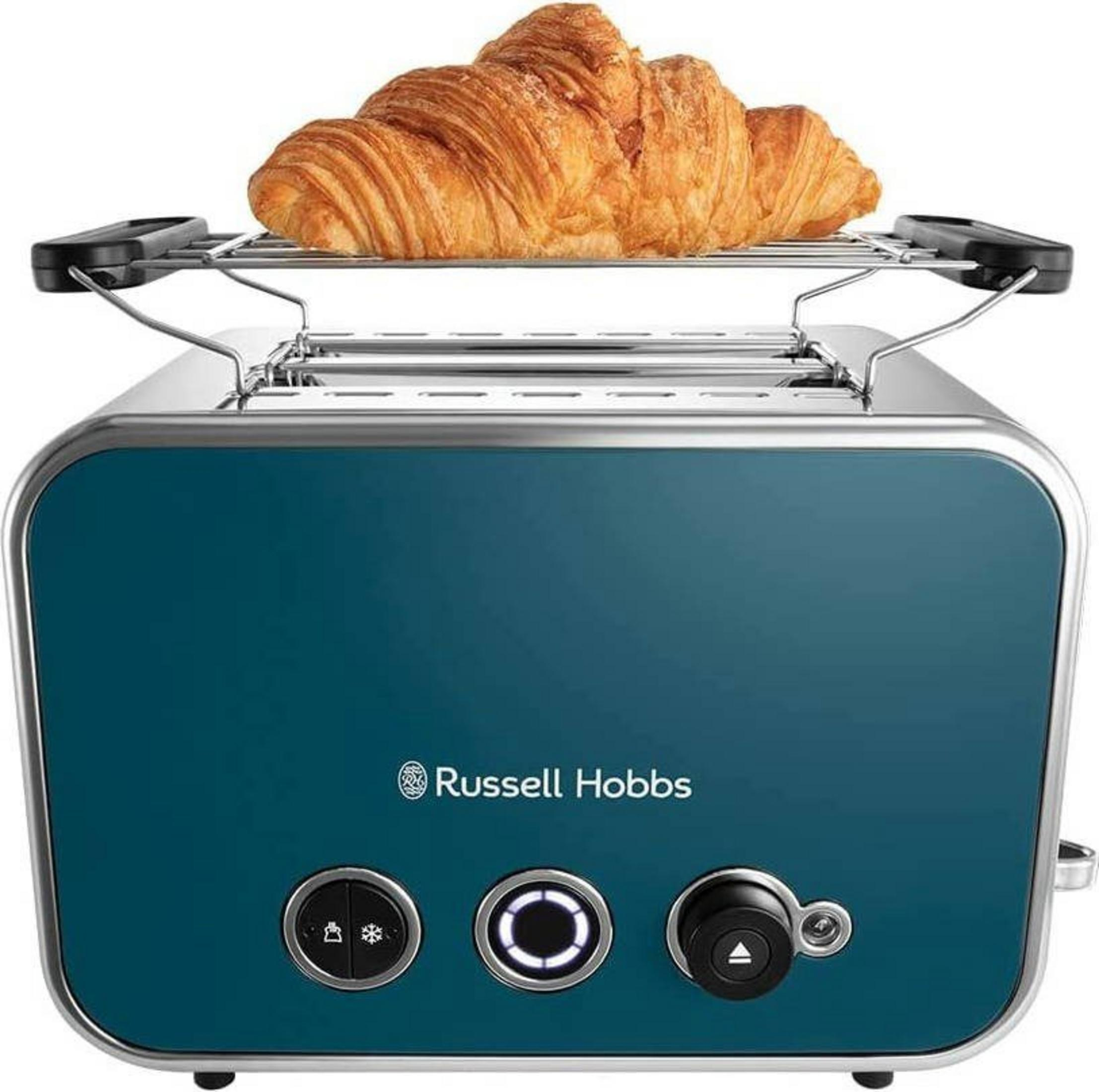 Ein blauer Russell Hobbs Toaster mit einem Croissant auf dem Rost.