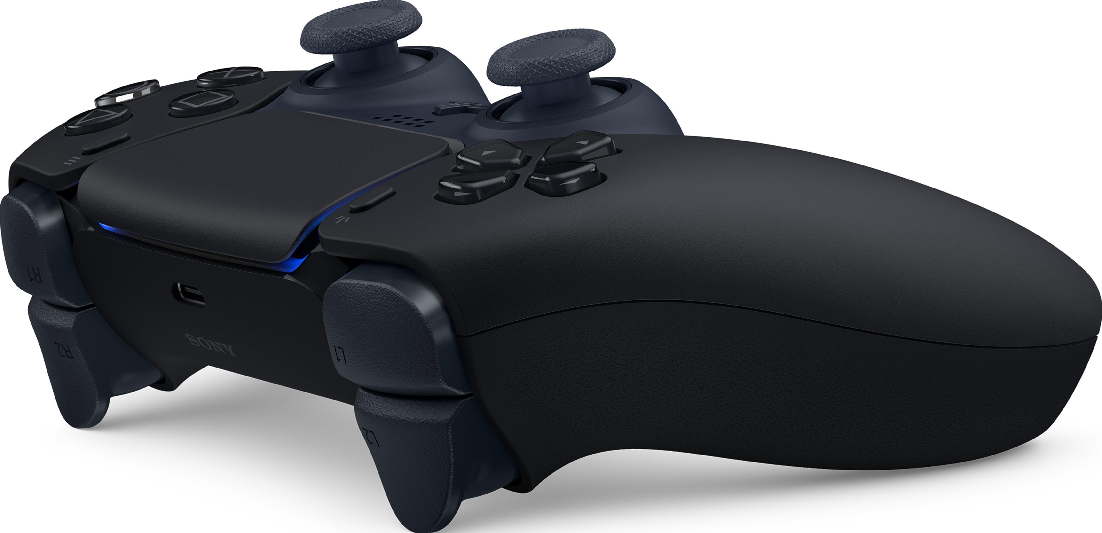 Czarny kontroler z dwoma joystickami, przyciskami i niebieskim podświetleniem.