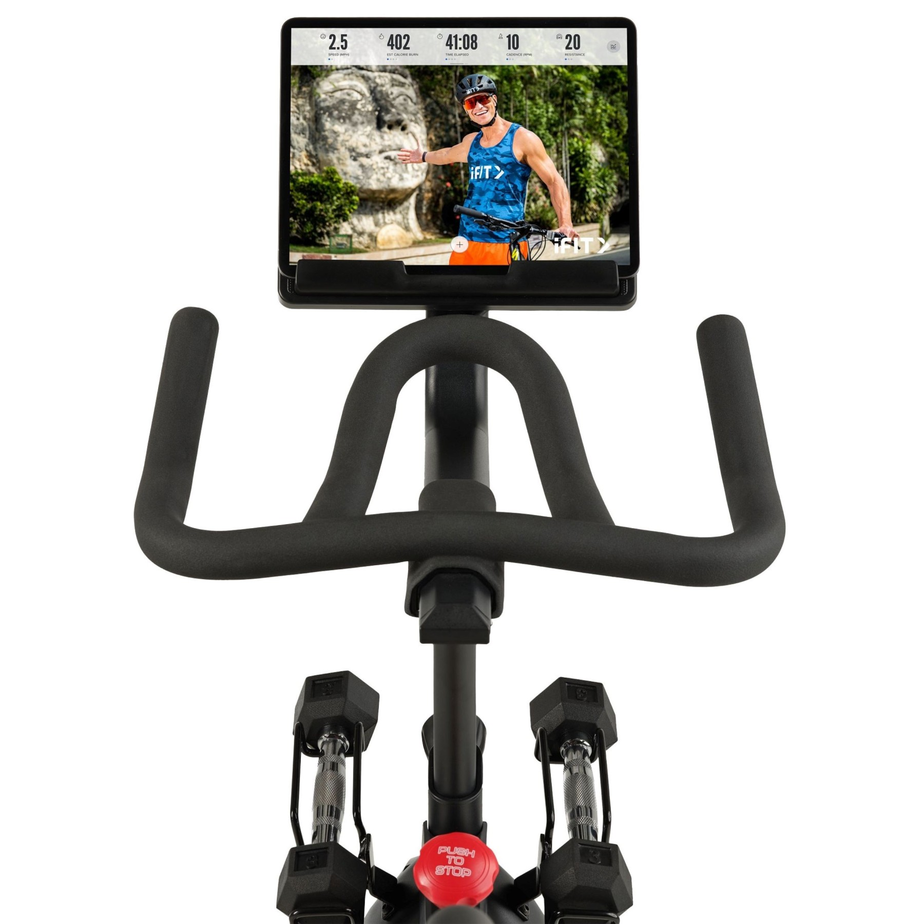 Ein Mann auf einem Fahrrad vor einer Felsenskulptur, mit Trainingsdaten auf einem Bildschirm.