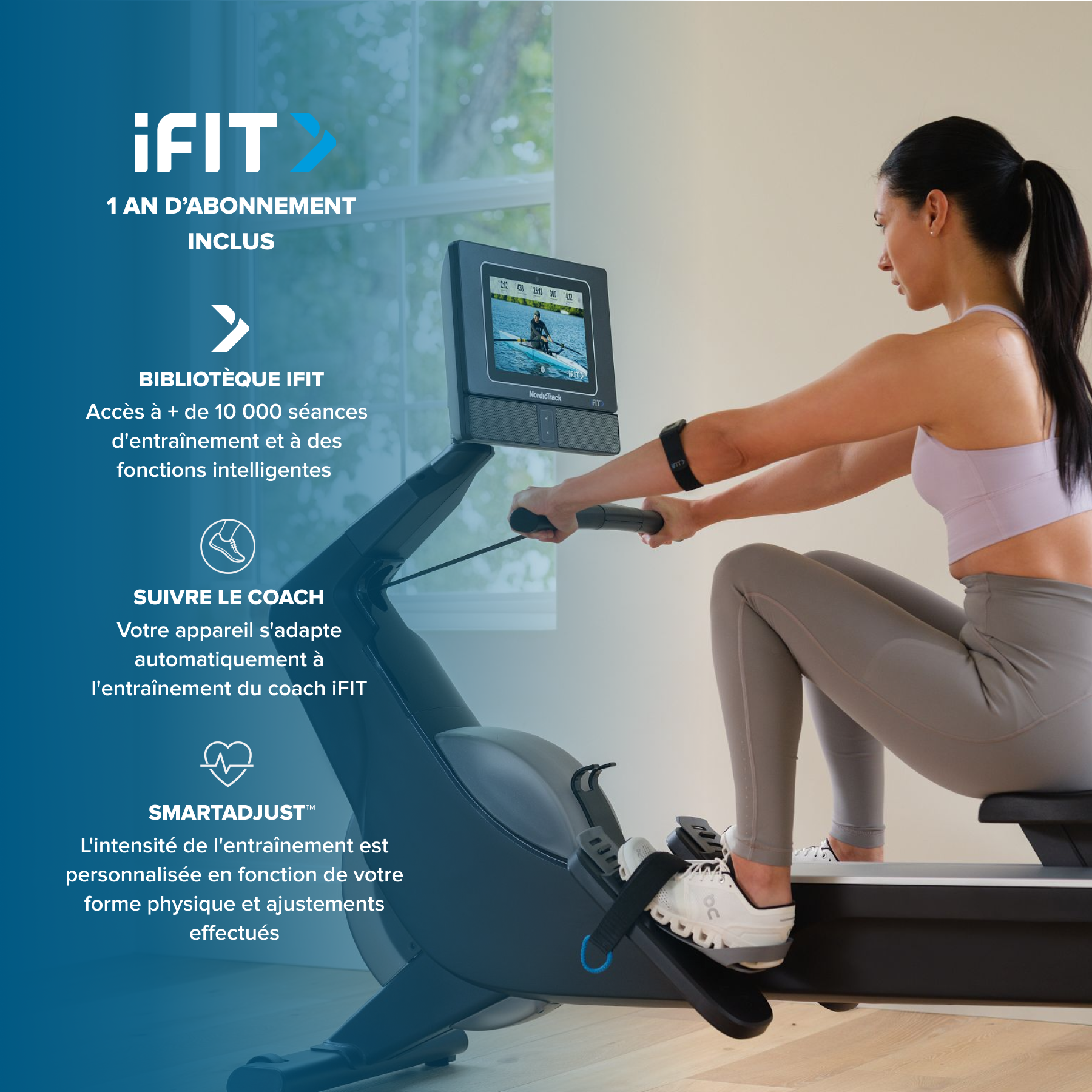 Eine Frau rudert auf einem iFIT-Gerät, das eine Trainingssimulation anzeigt.