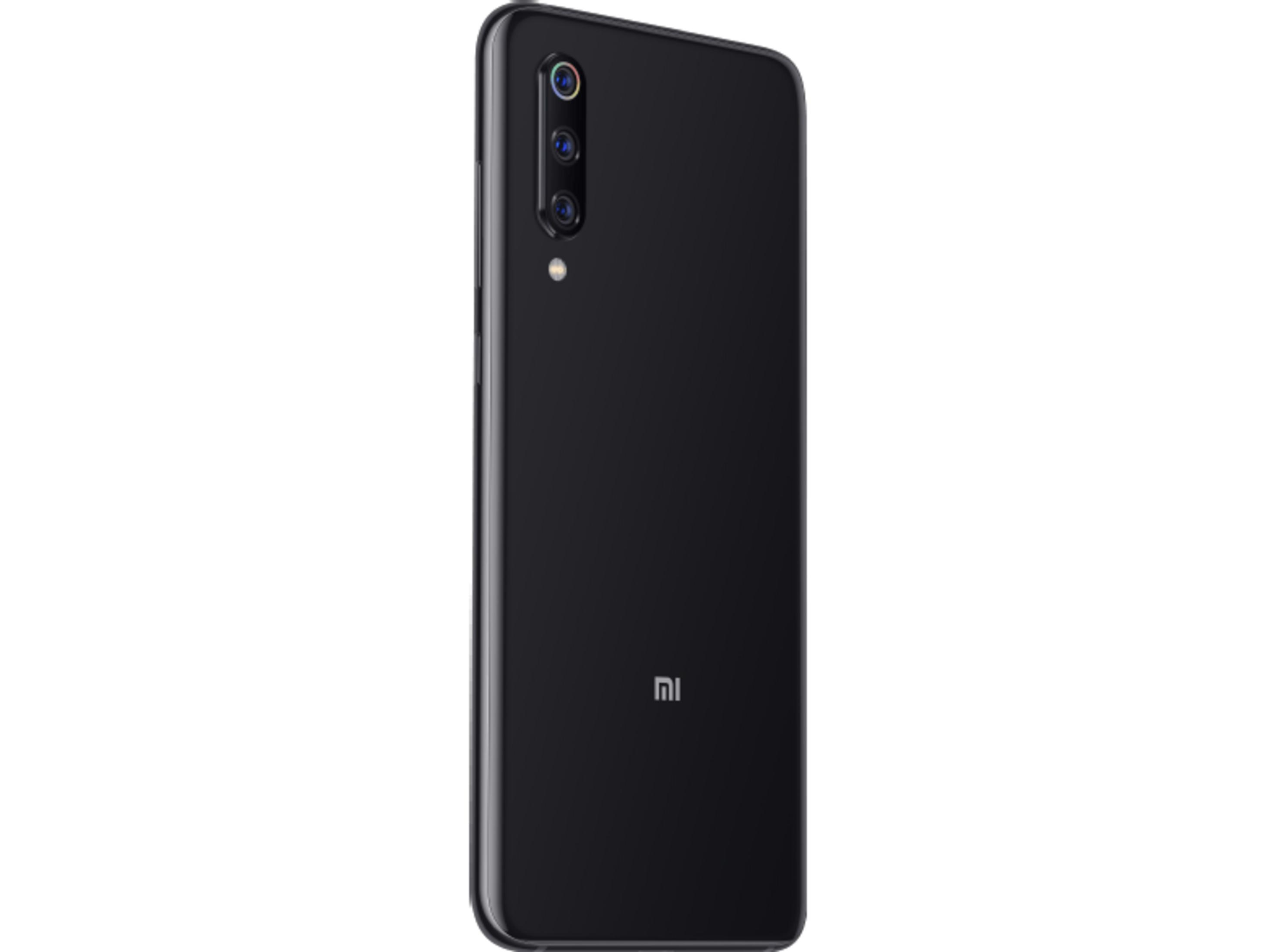 Czarny smartfon z trzema aparatami i logo Xiaomi z tyłu.