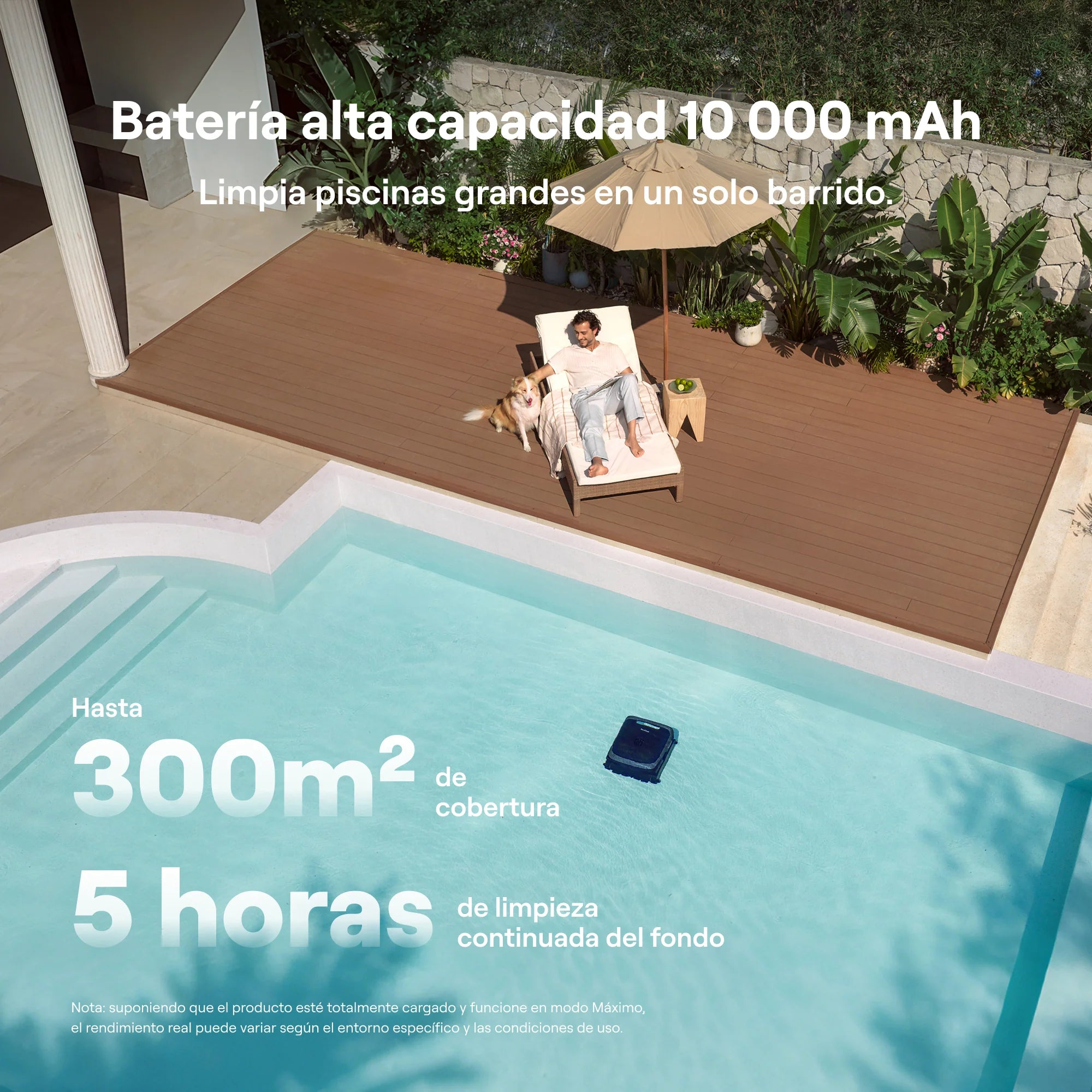 Hombre y perro se relajan junto a la piscina mientras opera un robot limpiafondos.