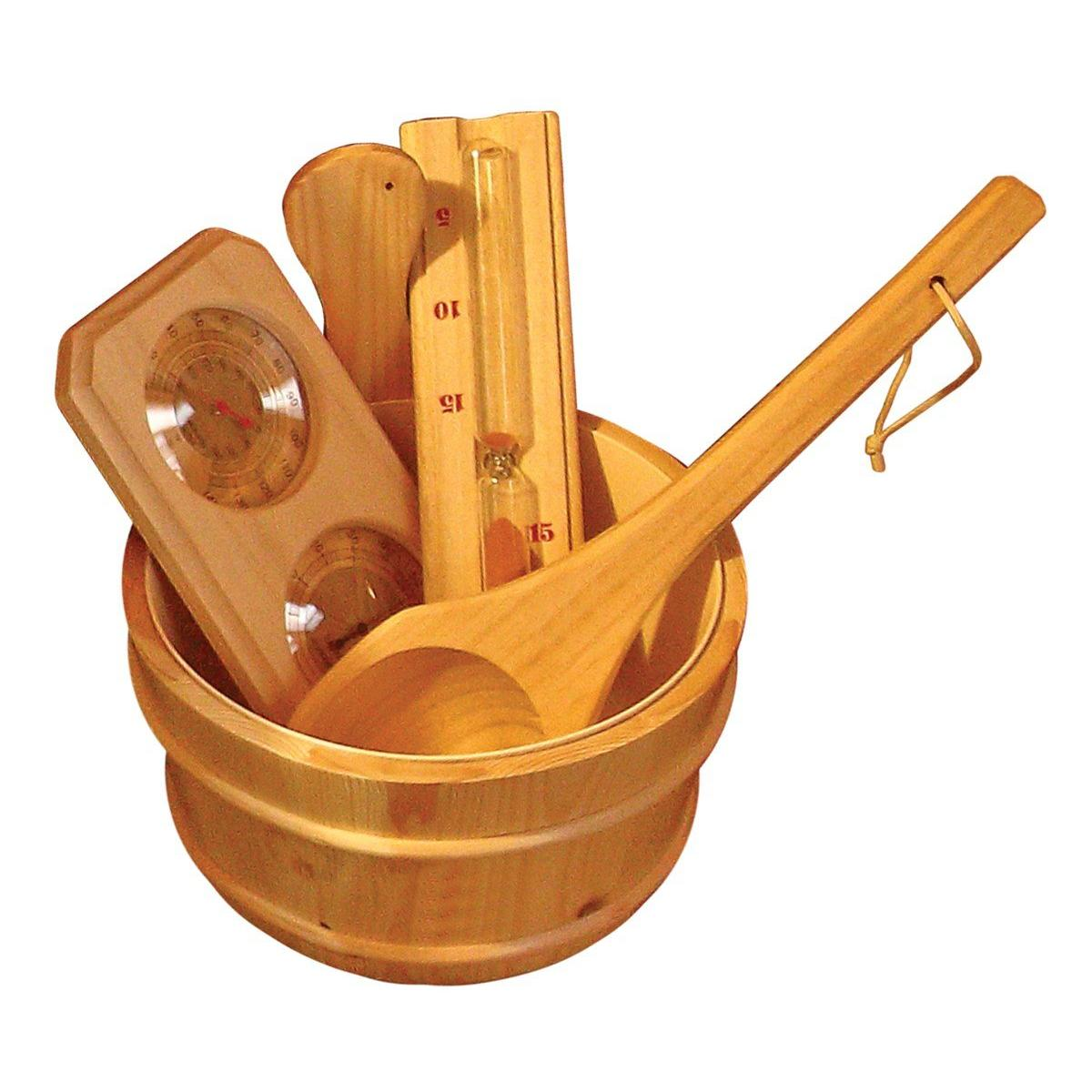 Cubo de madera con accesorios de sauna: termómetro, higrómetro, reloj de arena y cuchara.
