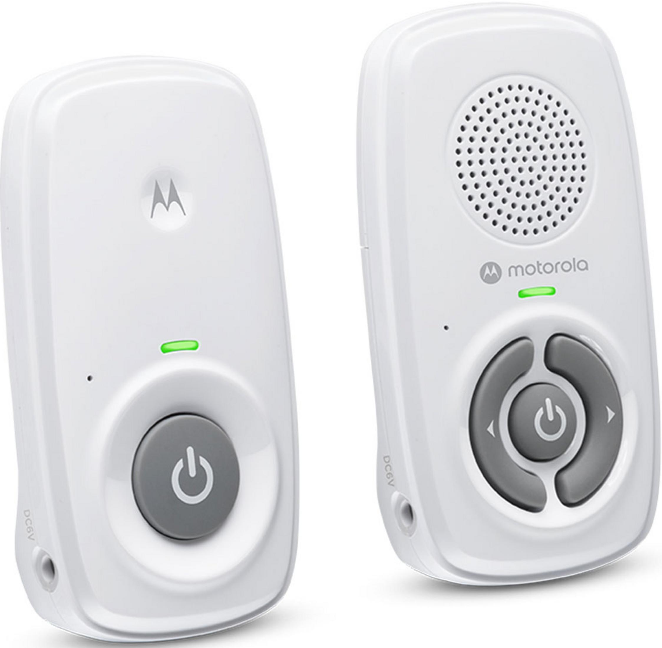 Dos vigilabebés Motorola blancos uno al lado del otro mostrando botón de encendido y puerto CC.