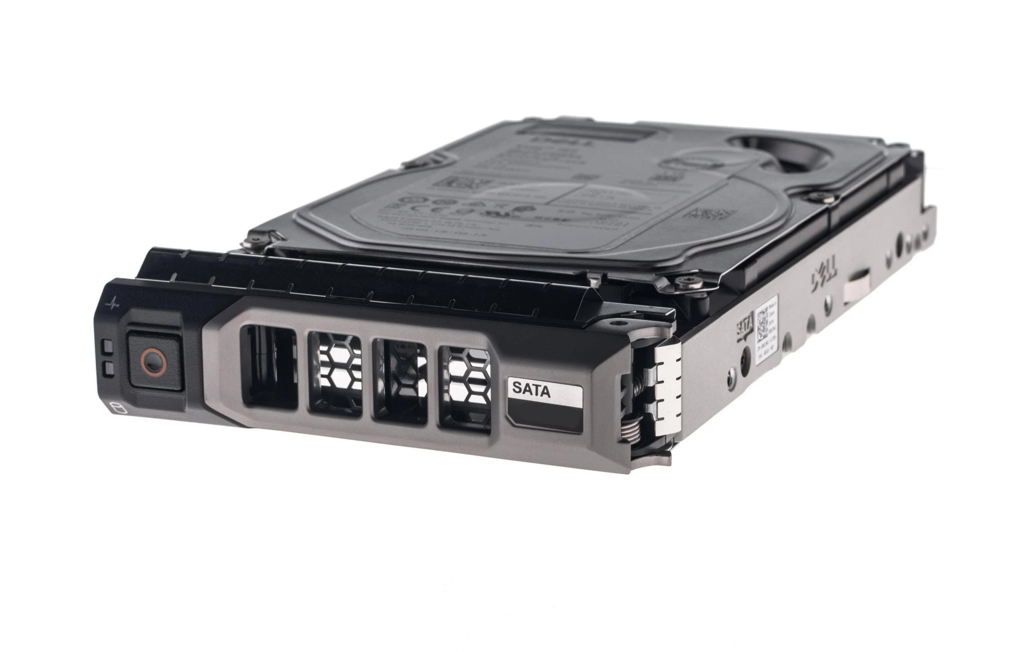 Un hard disk server Dell con connessione SATA, isolato su sfondo bianco.