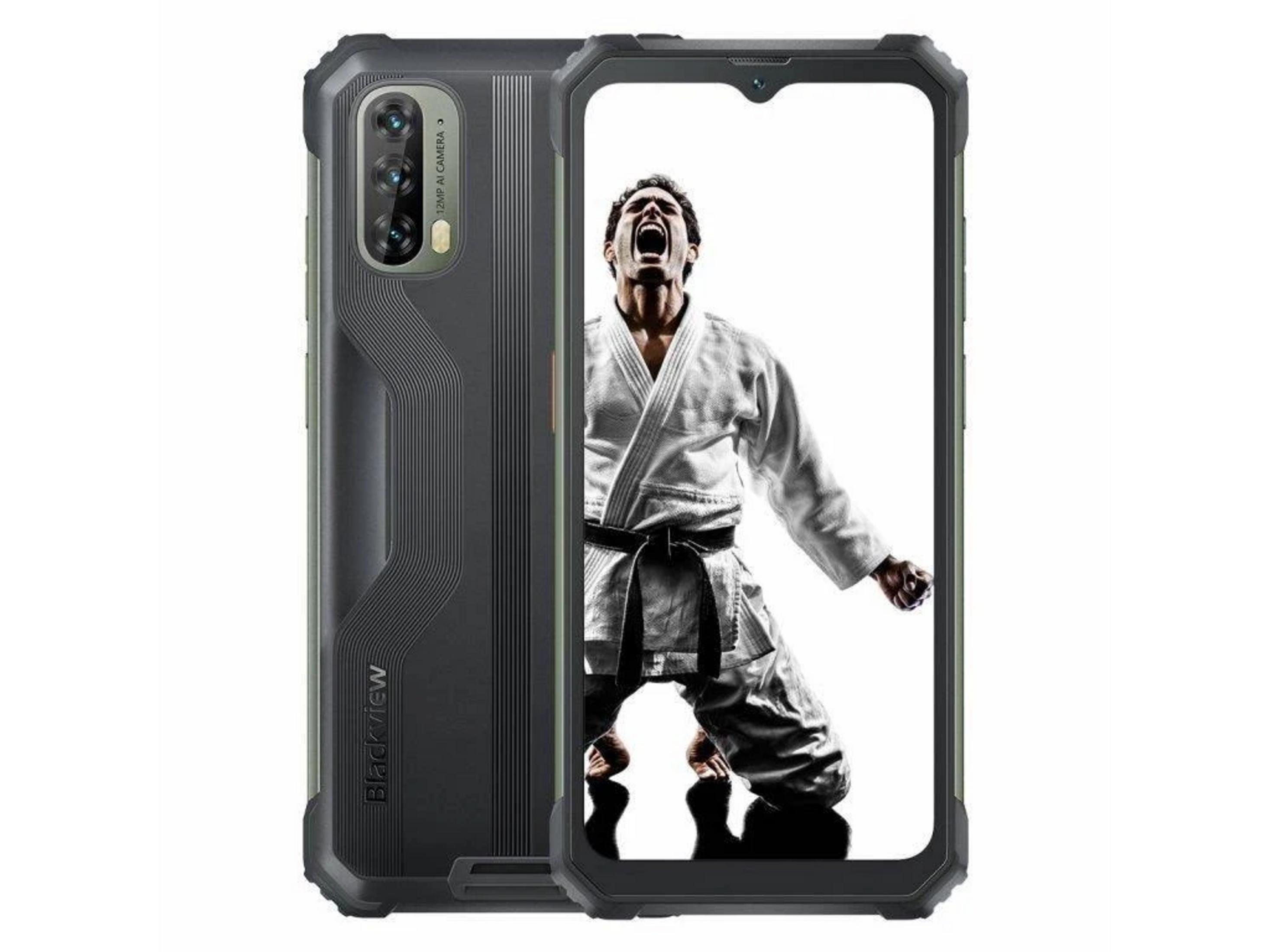 Robustes Smartphone mit Karateka auf dem Display.