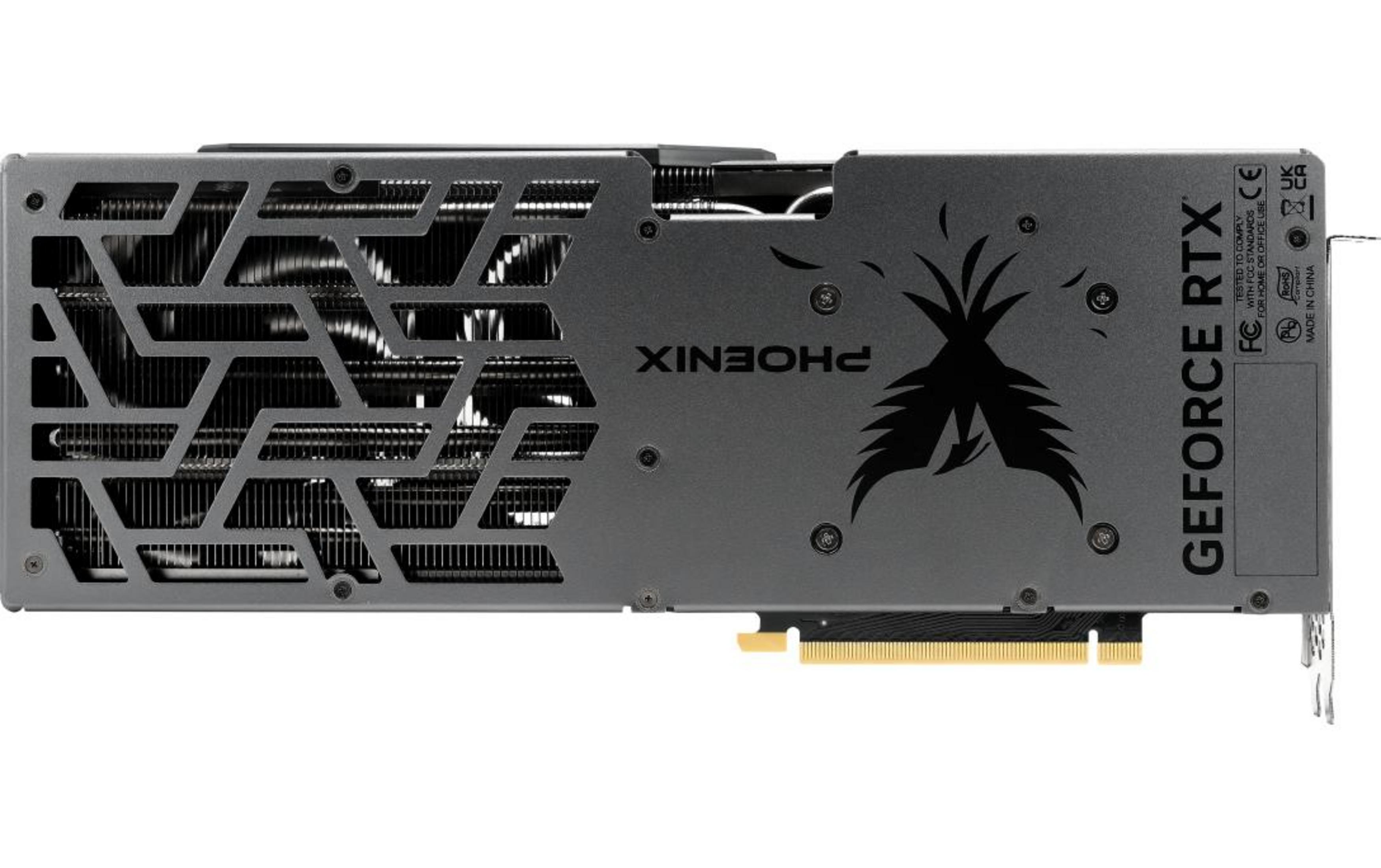 Una scheda grafica grigia con logo Phoenix e marchio GeForce RTX.