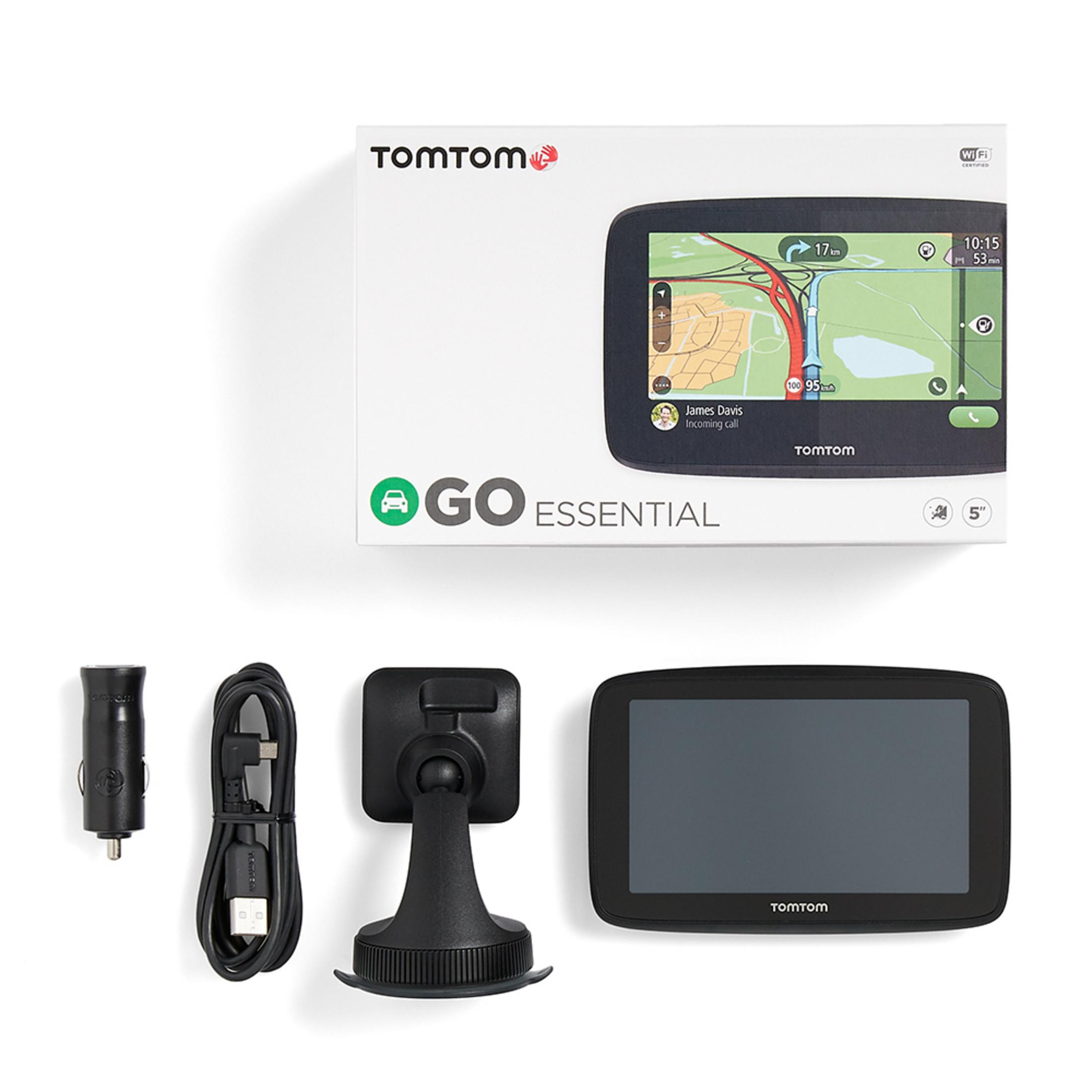 TomTom GO Essential Navigationsgerät mit Zubehör: Ladekabel, Halterung, Autoladegerät.