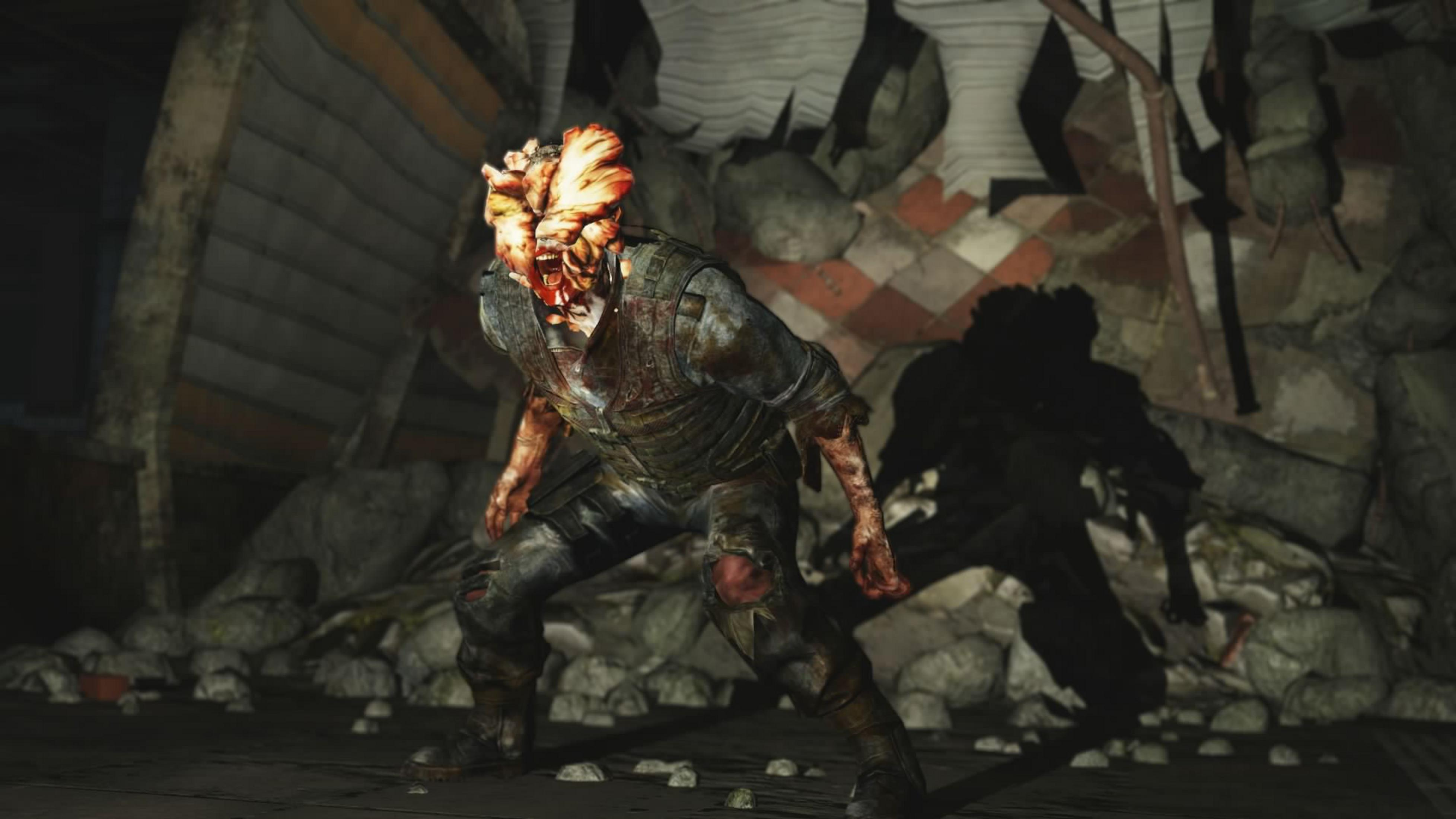 Zombie z grzybiczą twarzą rzuca się do przodu w zniszczonym budynku.