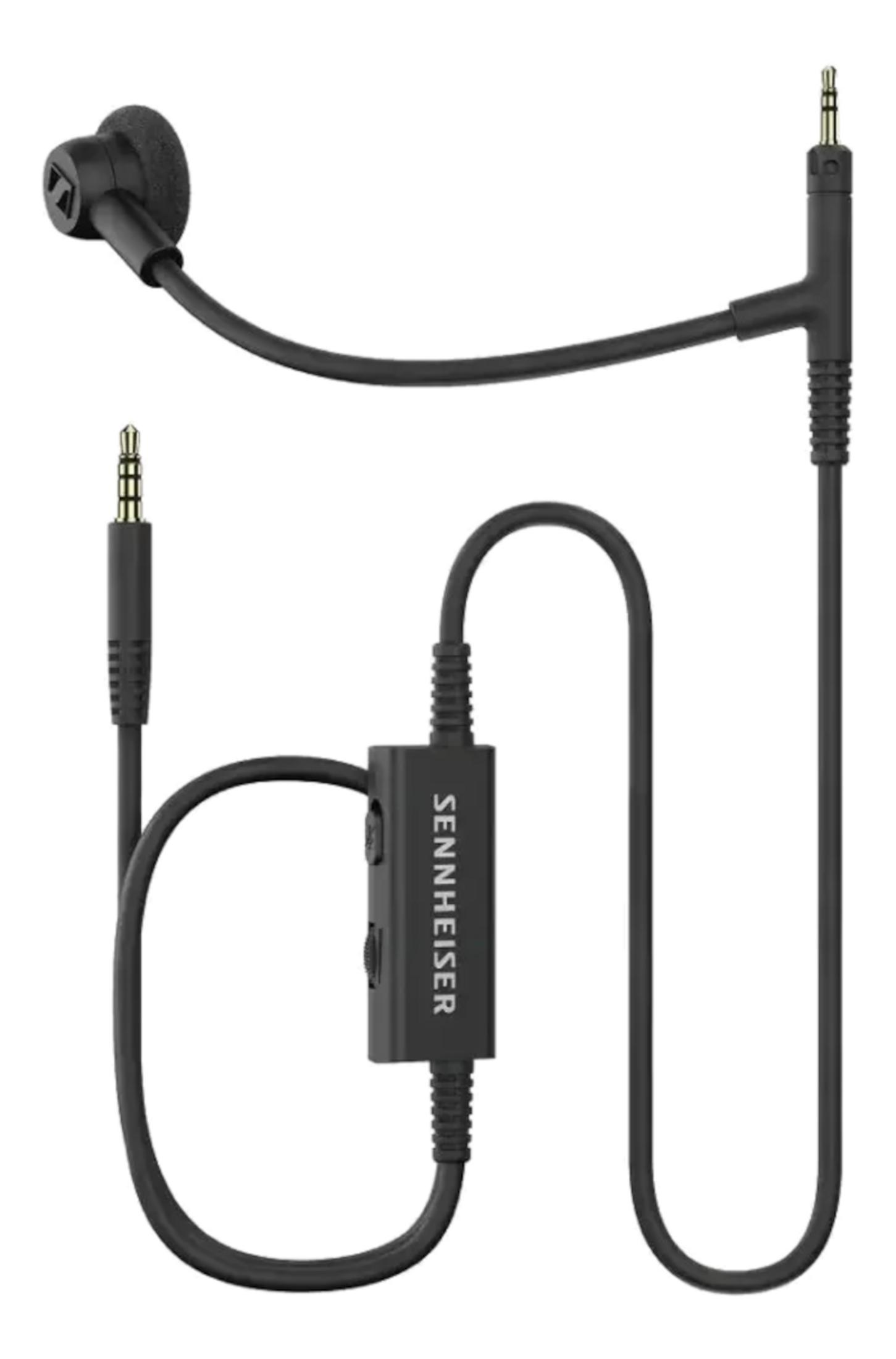 Siyah Sennheiser kulaklık, kablolu ve iki adet 3,5 mm jaklı.