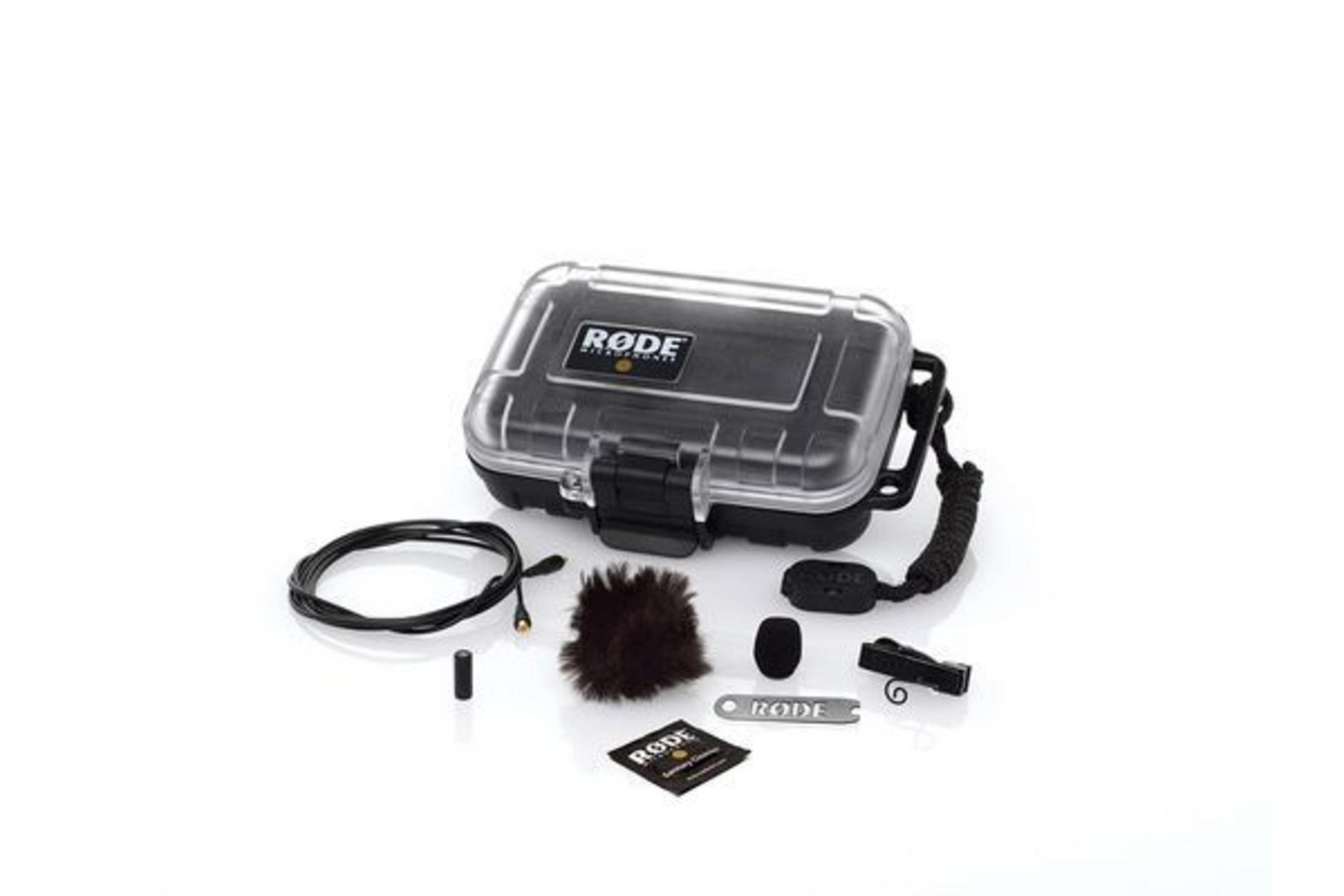 Kit microfono Rode con custodia, cavo, antivento, clip e adattatore.